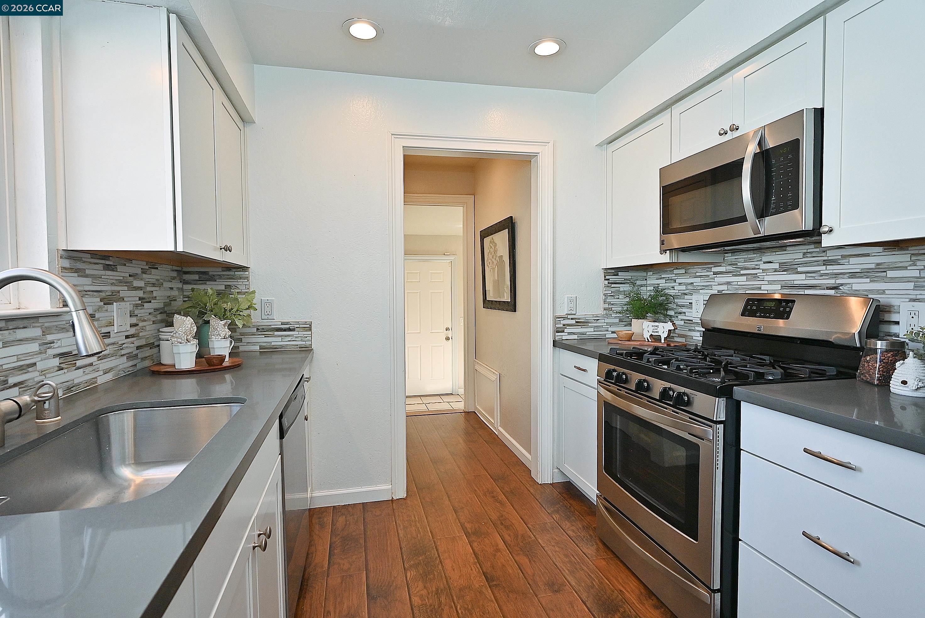 1124 Bush St, Martinez CA 94553 — photo 10
