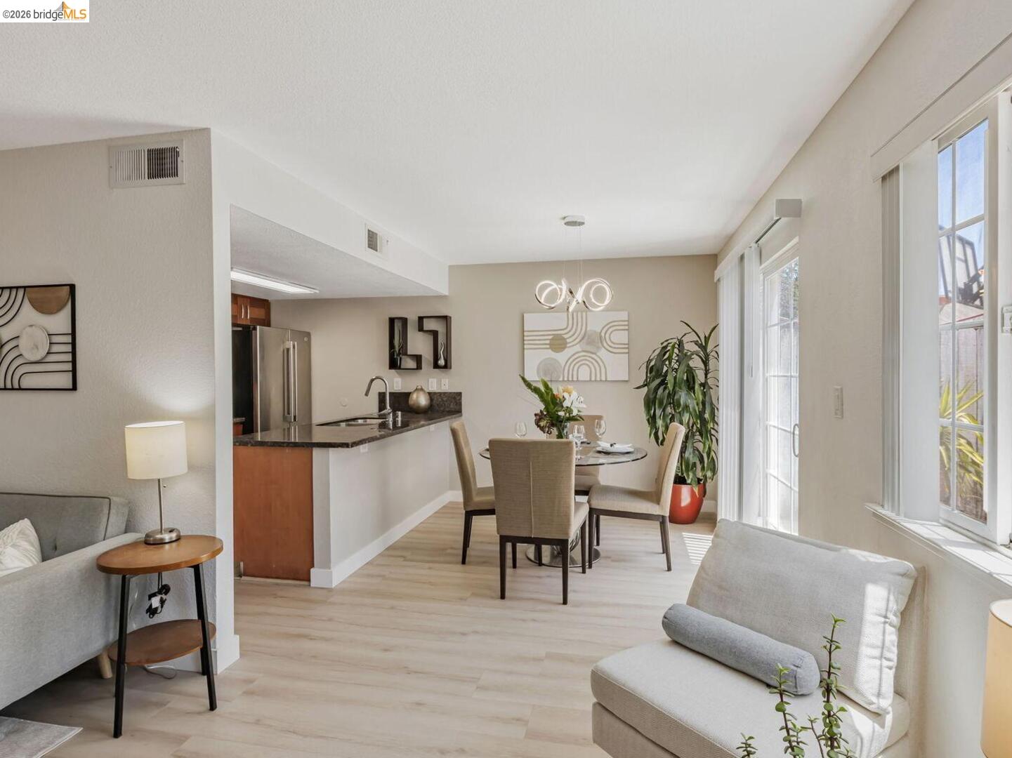 16 Town Sq PL, Oakland CA 94603 — photo 7