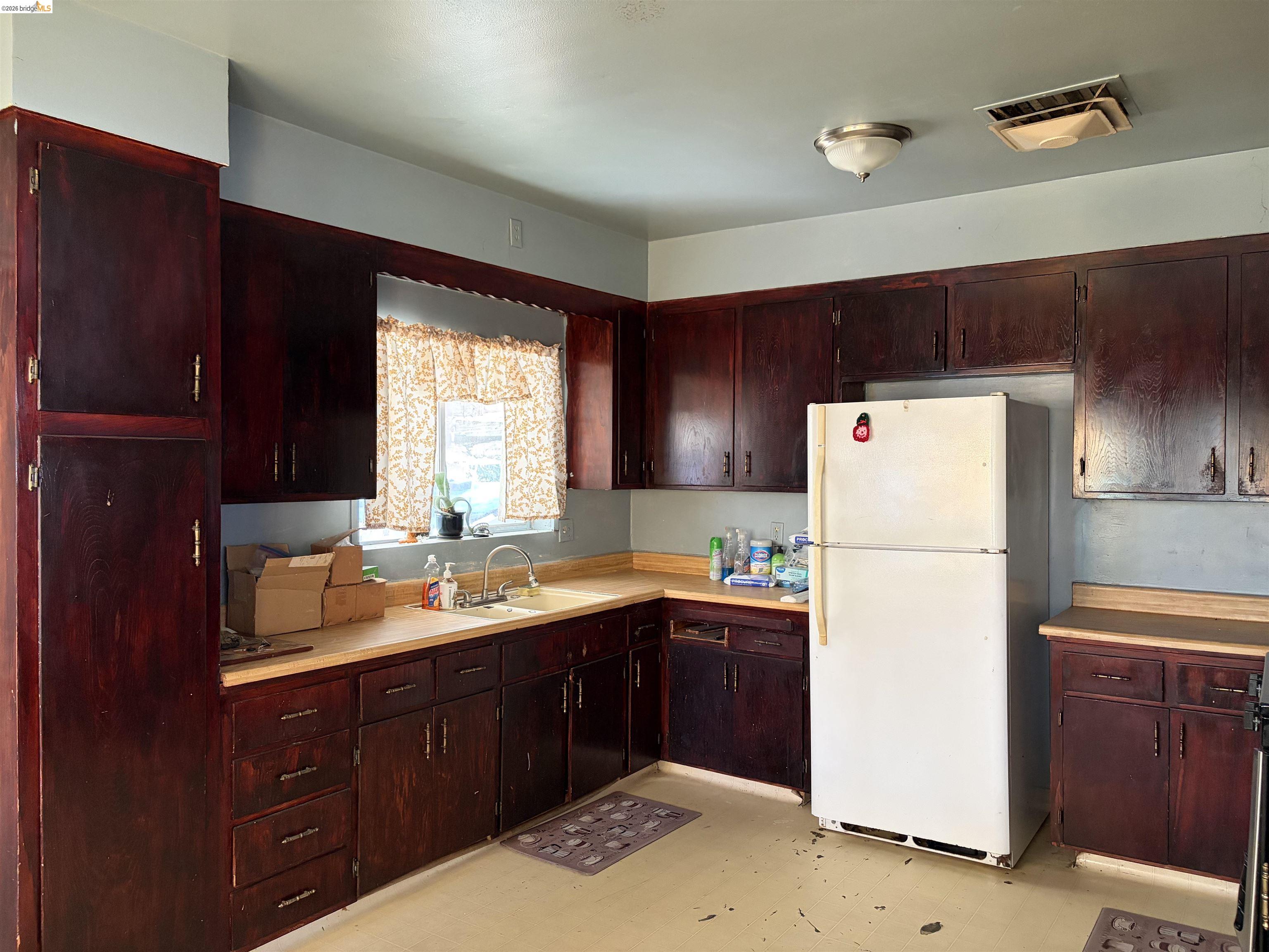 1092 Black Diamond St, Pittsburg CA 94565 — photo 2