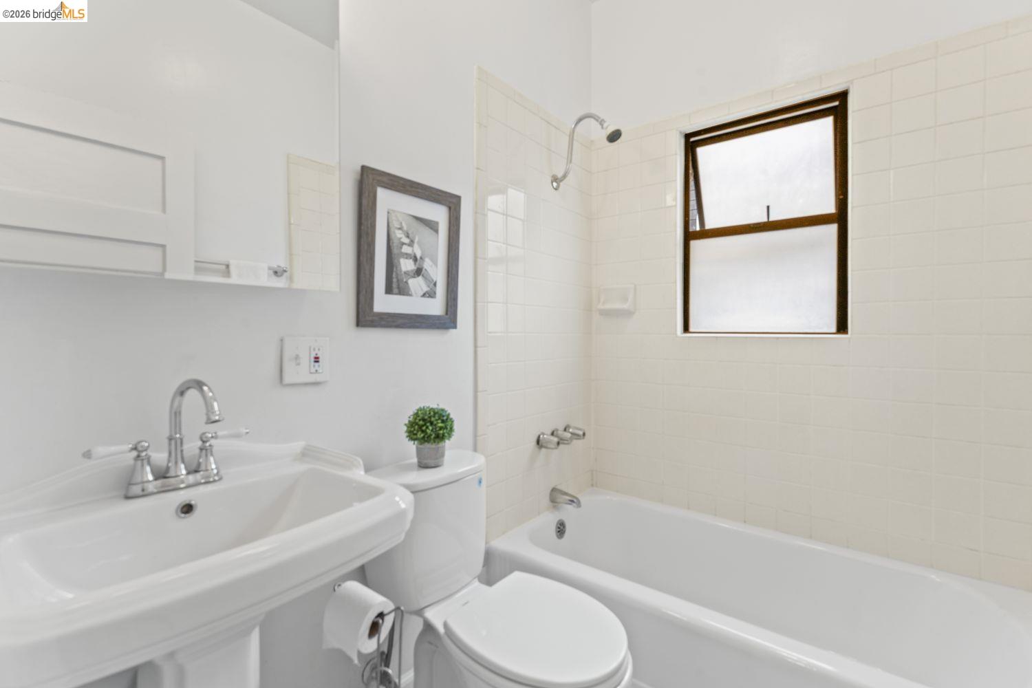 328 Warwick Ave, Oakland CA 94610 — photo 16