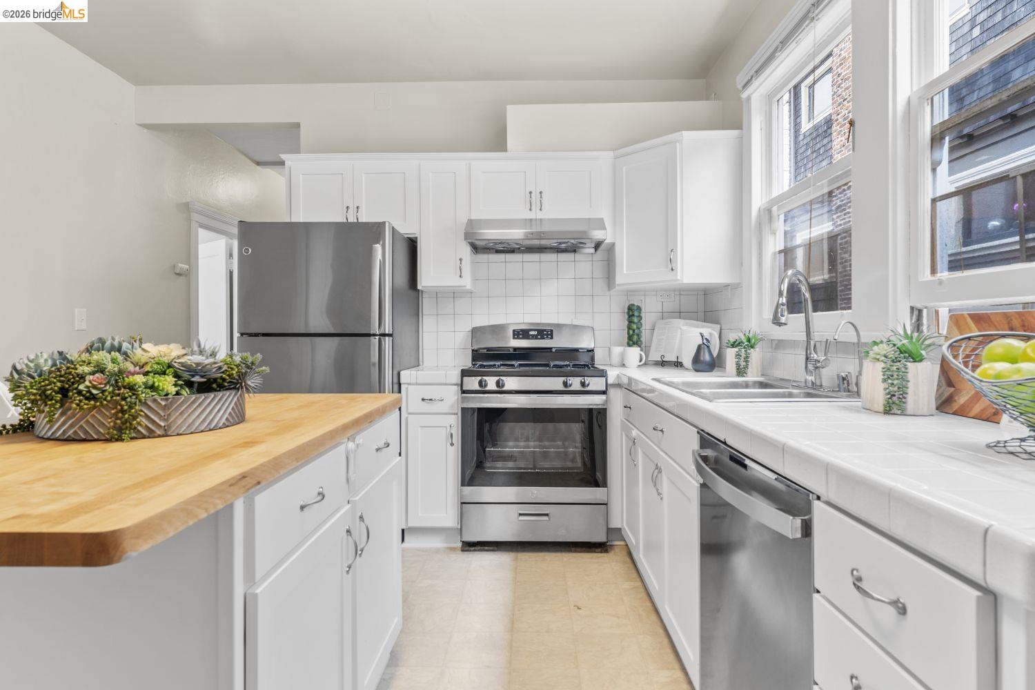 328 Warwick Ave, Oakland CA 94610 — photo 10
