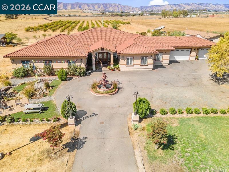 8495 Freedom Ln, Winters CA 95694