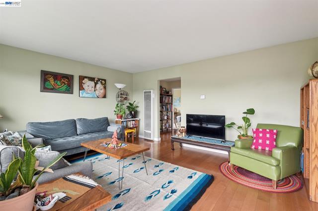 3054 Bona St #D, Oakland