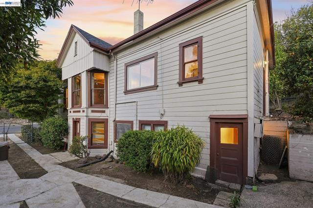 2525 E 29th St, Oakland