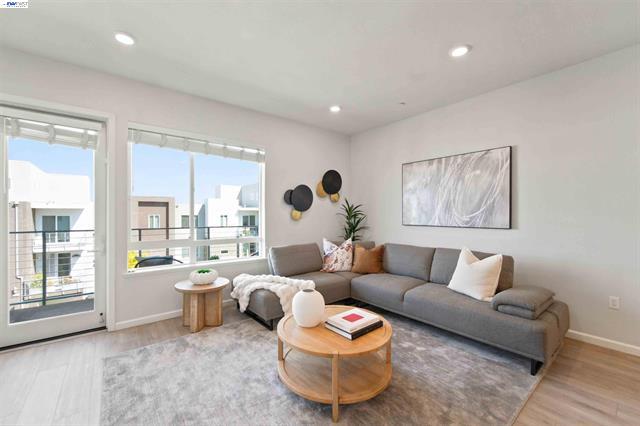 314 Llano De Los Robles Ave #7, San Jose