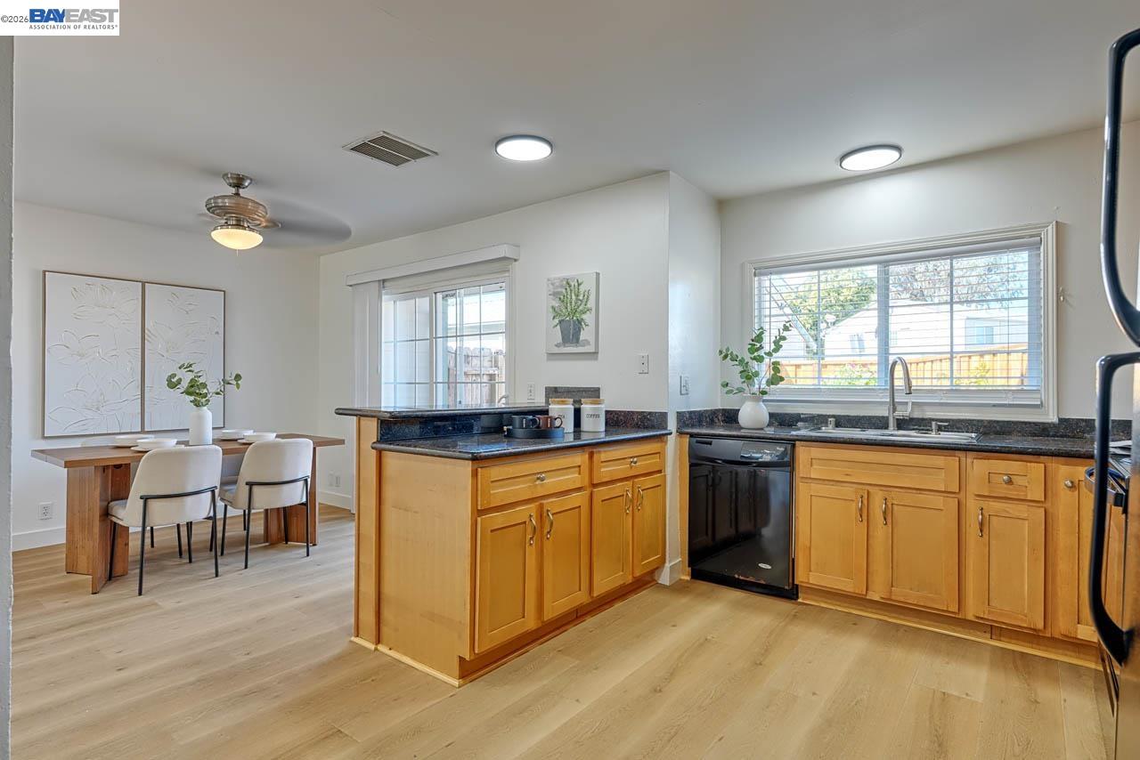 4160 Aquarius Cir, Union City CA 94587 — photo 15