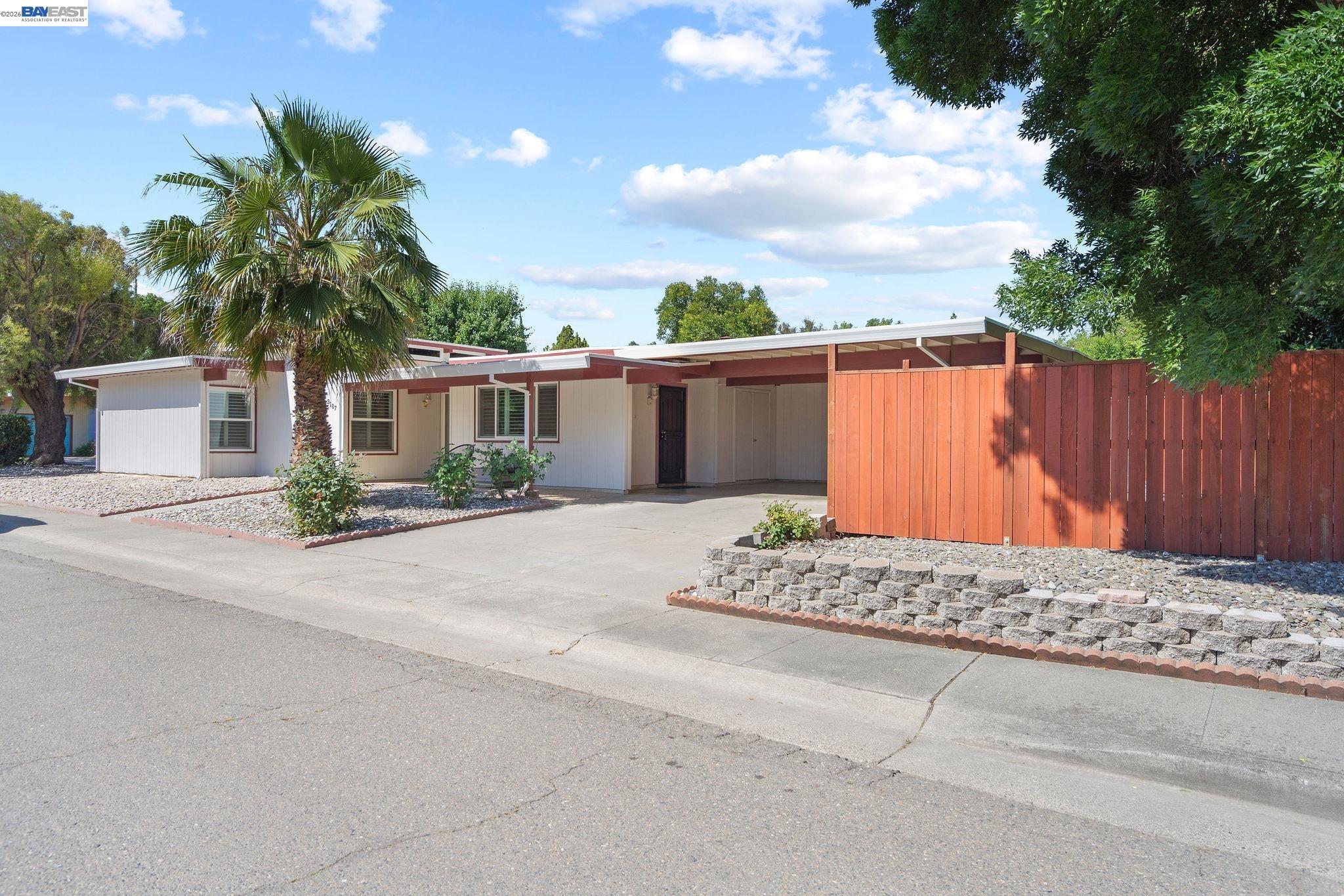 3107 Corona Dr, Davis CA 95616 — photo 2