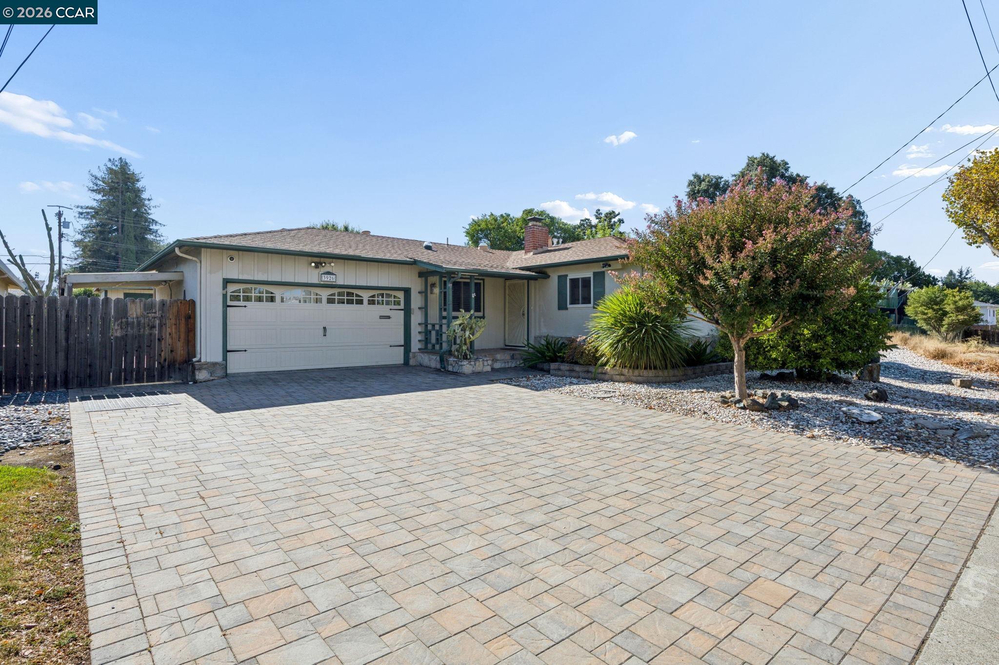 Front Image Thumbnail for CC41149371