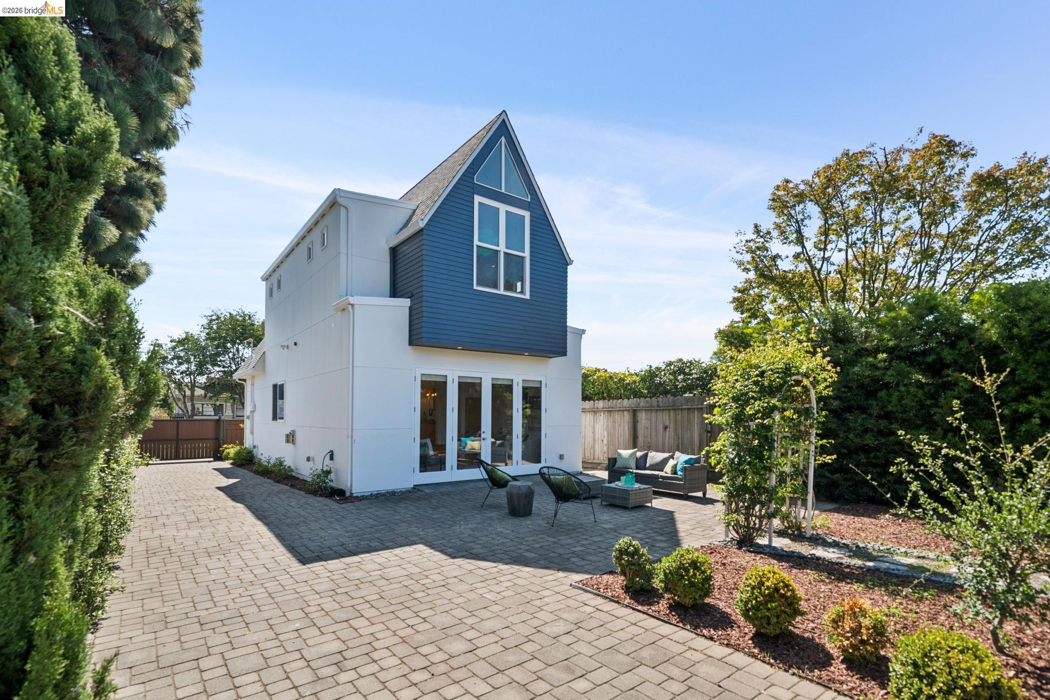 1537 Ashby Ave, Berkeley