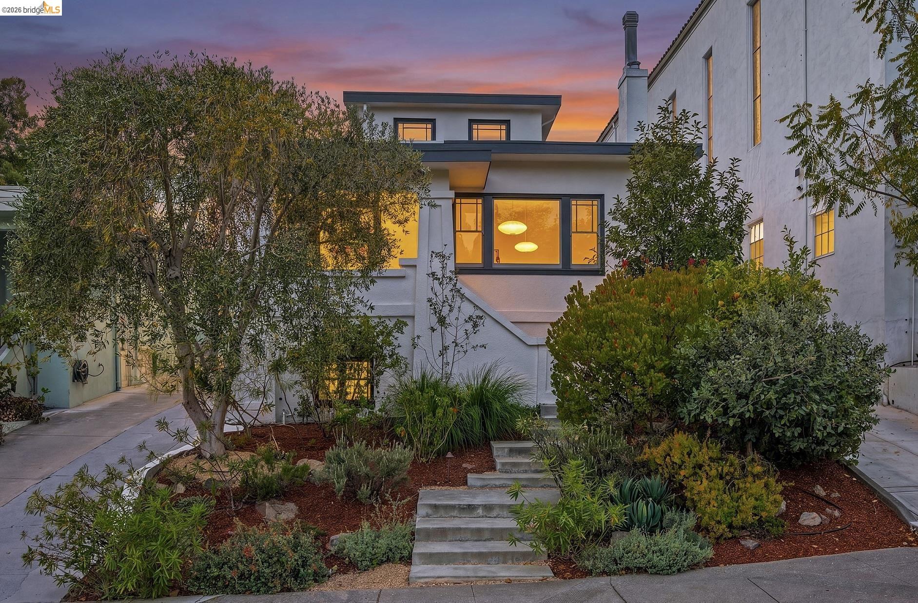 293 Santa Clara Ave., Oakland