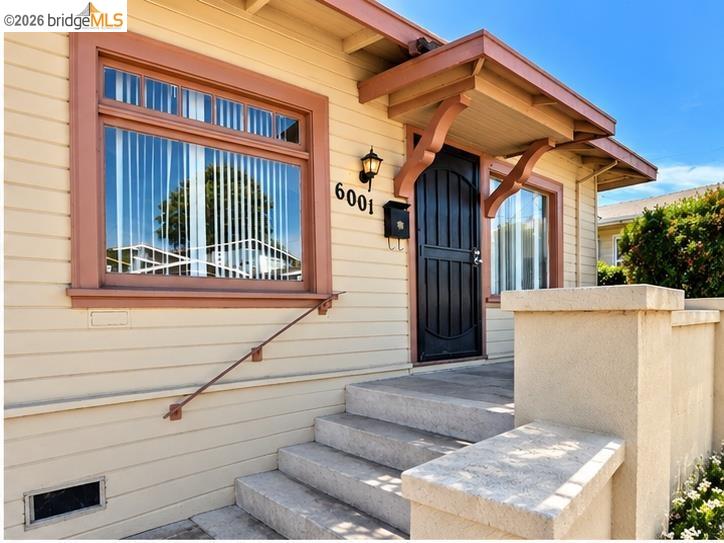 6001 Holway St, Oakland