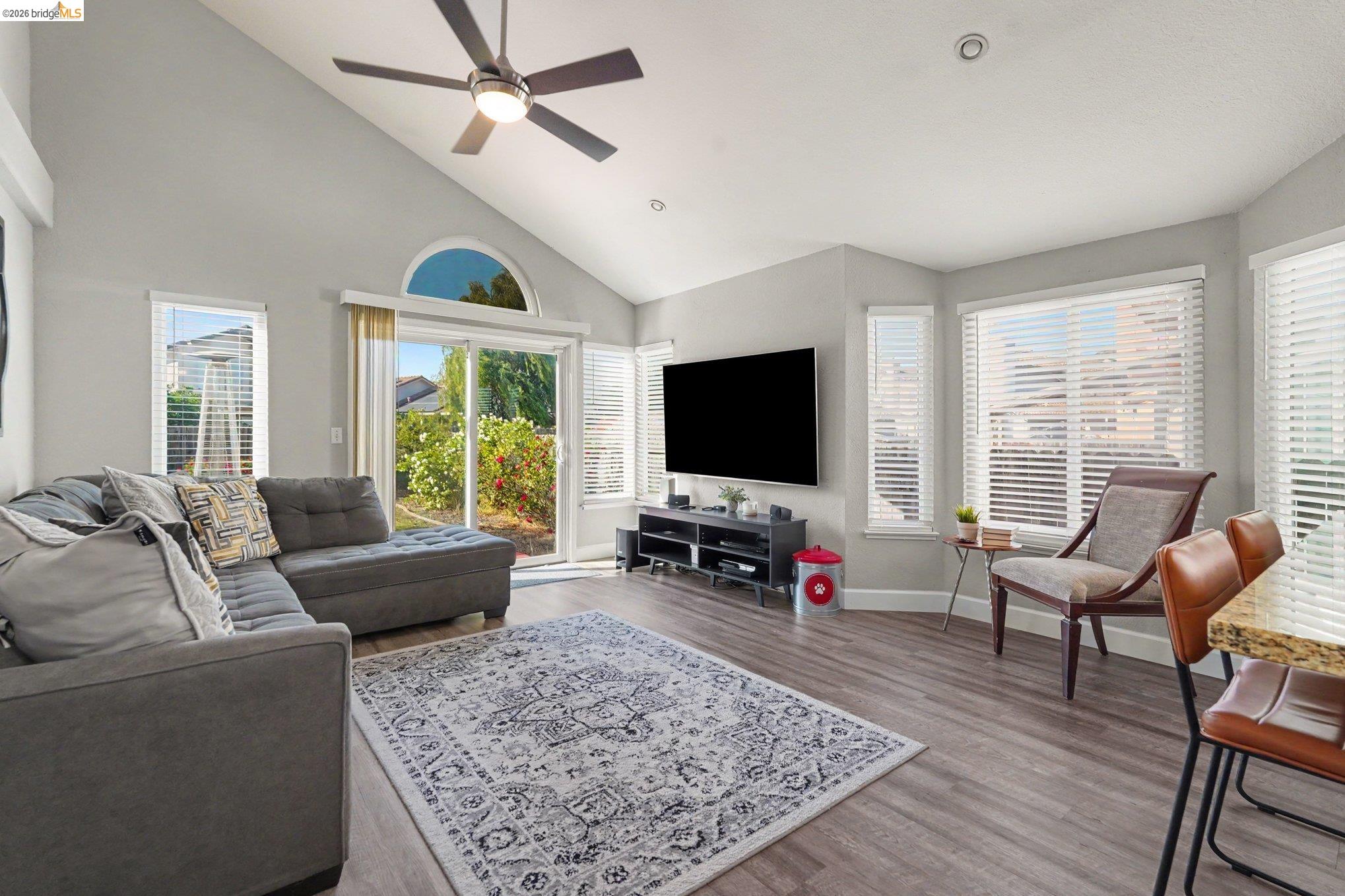 512 Catalina Cir, Vallejo CA 94589 — photo 11
