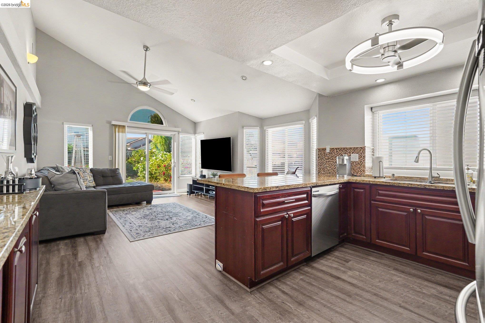 512 Catalina Cir, Vallejo CA 94589 — photo 7