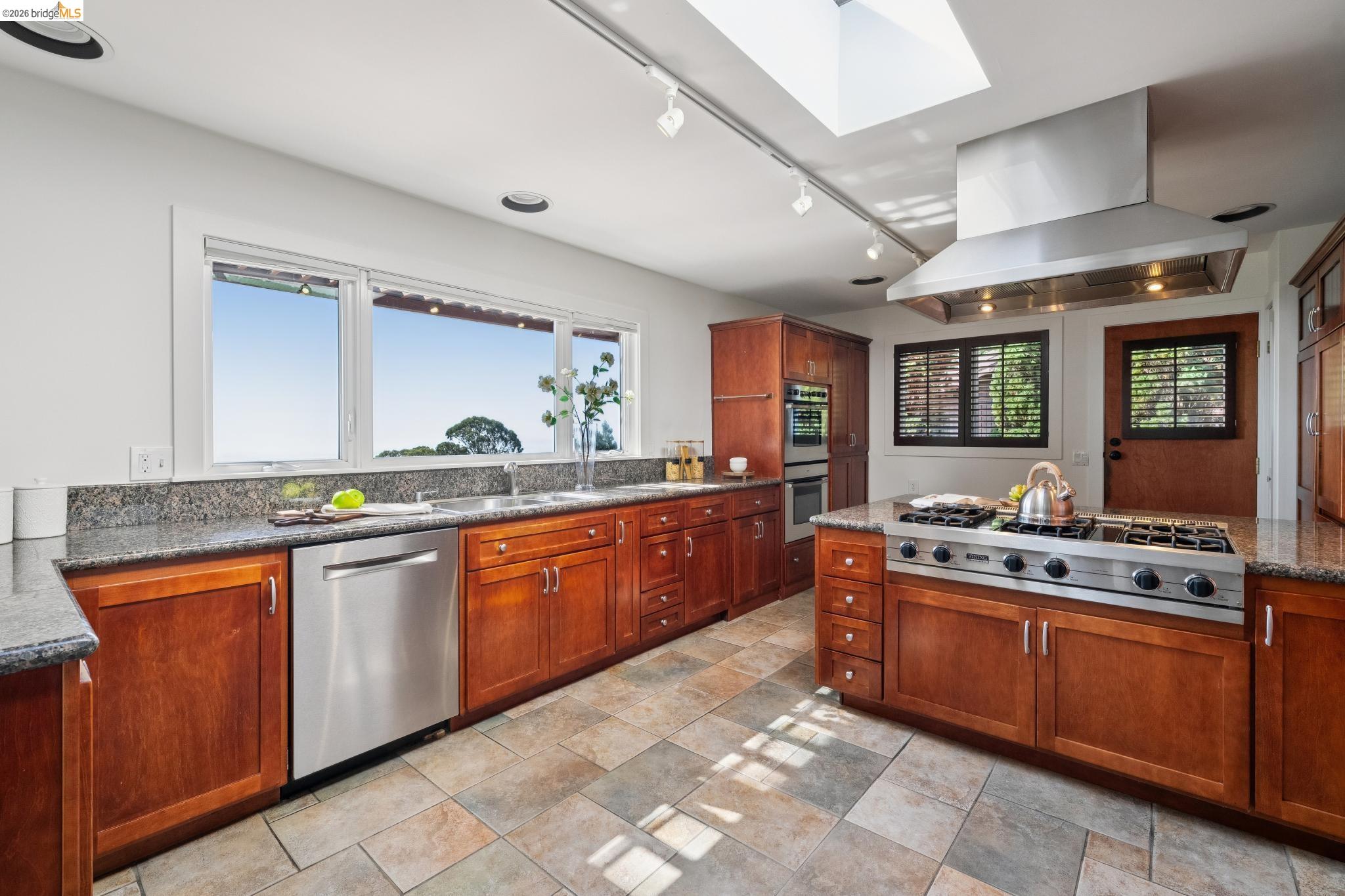17 Senior Ave