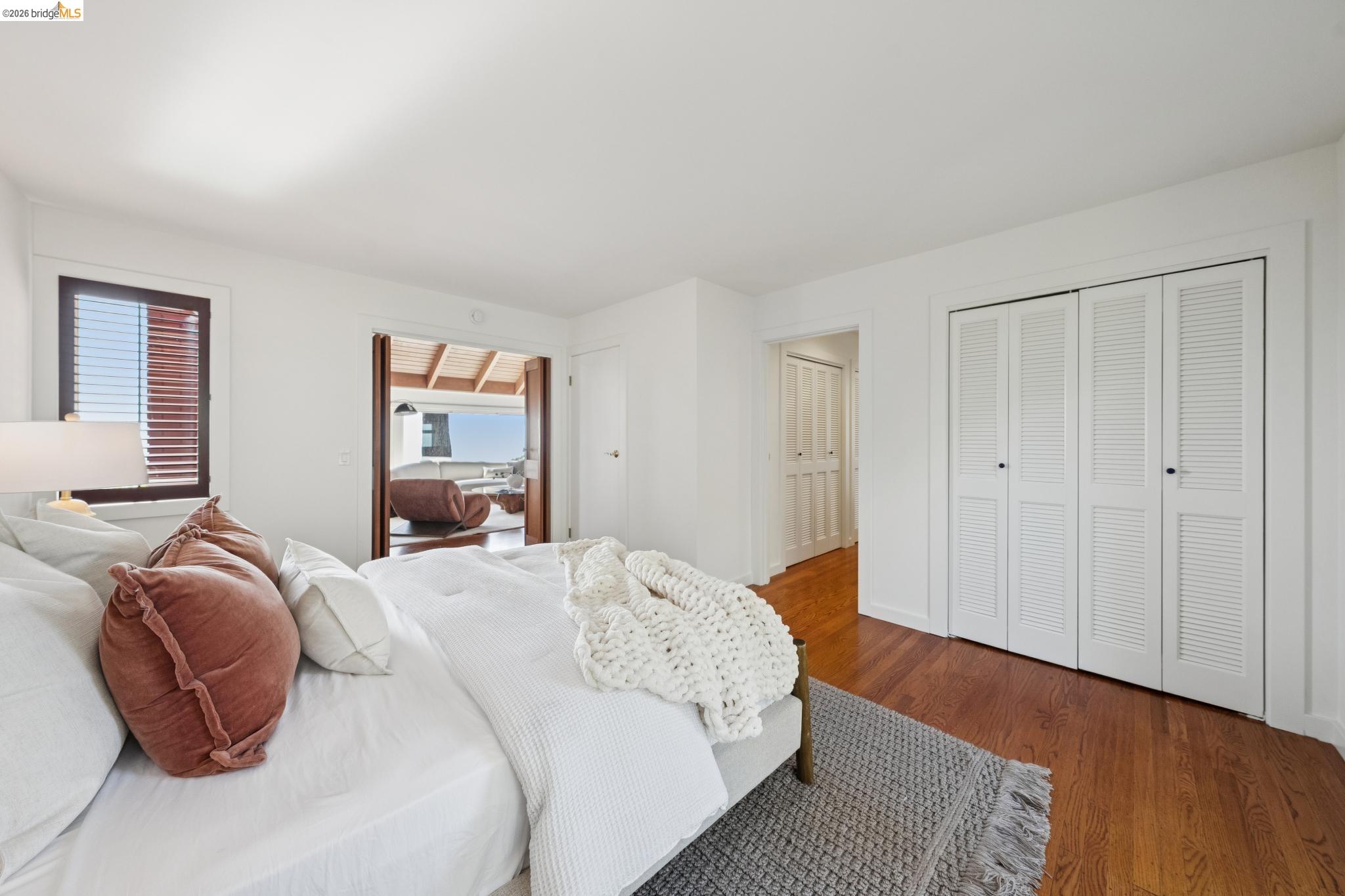 17 Senior Ave