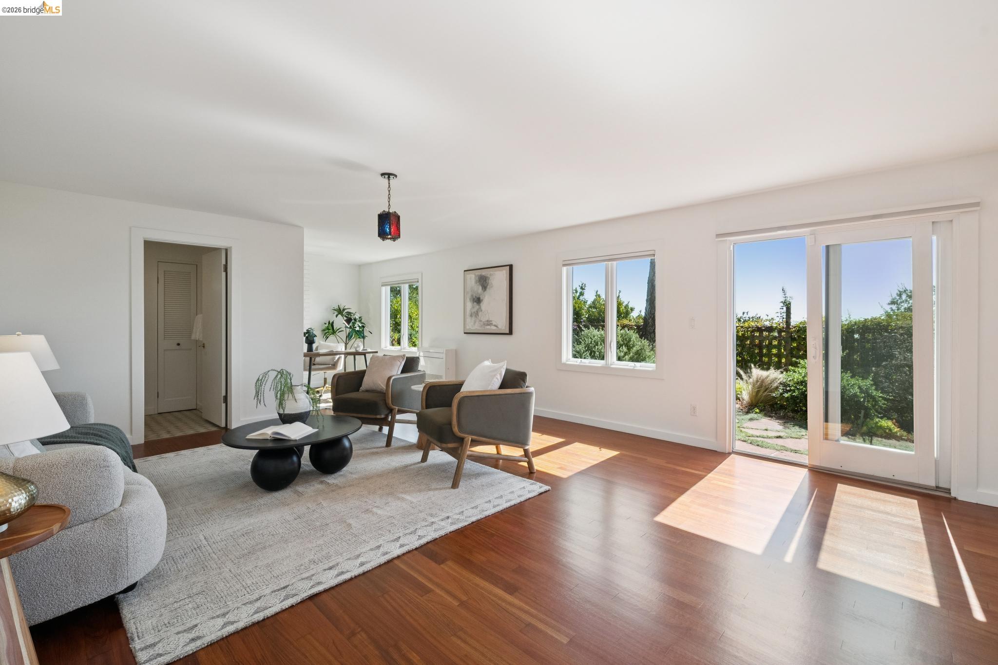 17 Senior Ave