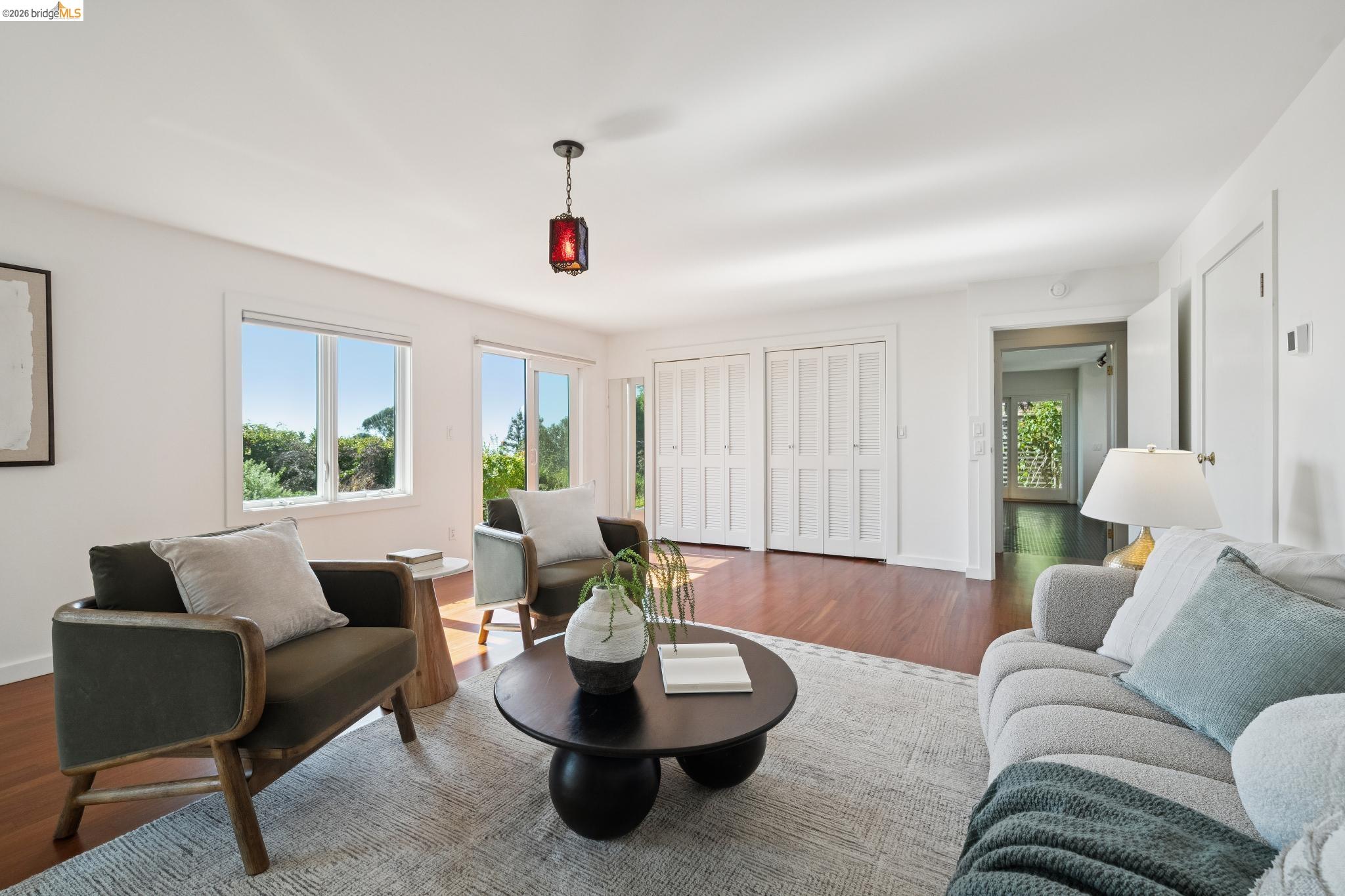 17 Senior Ave