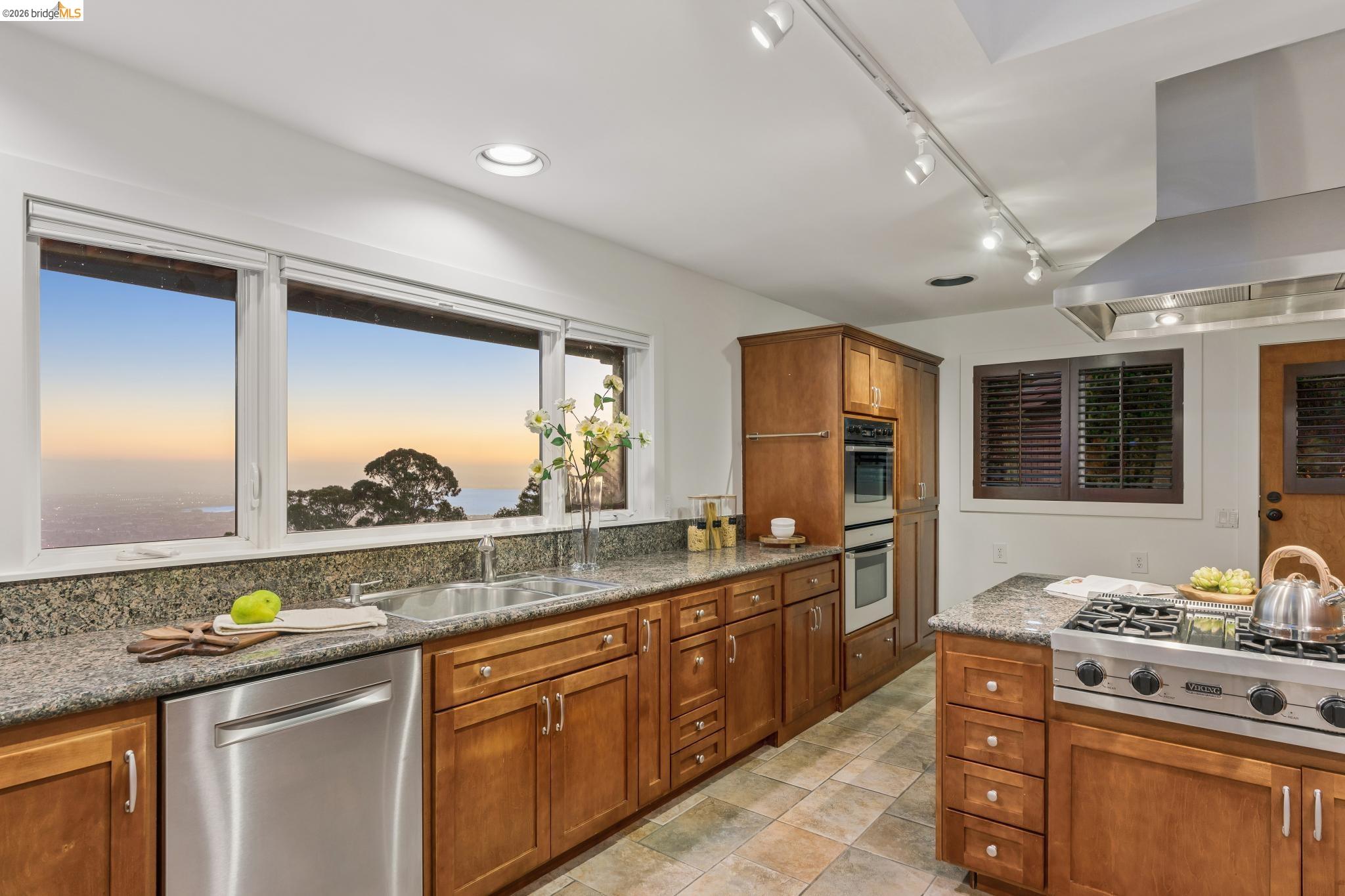 17 Senior Ave
