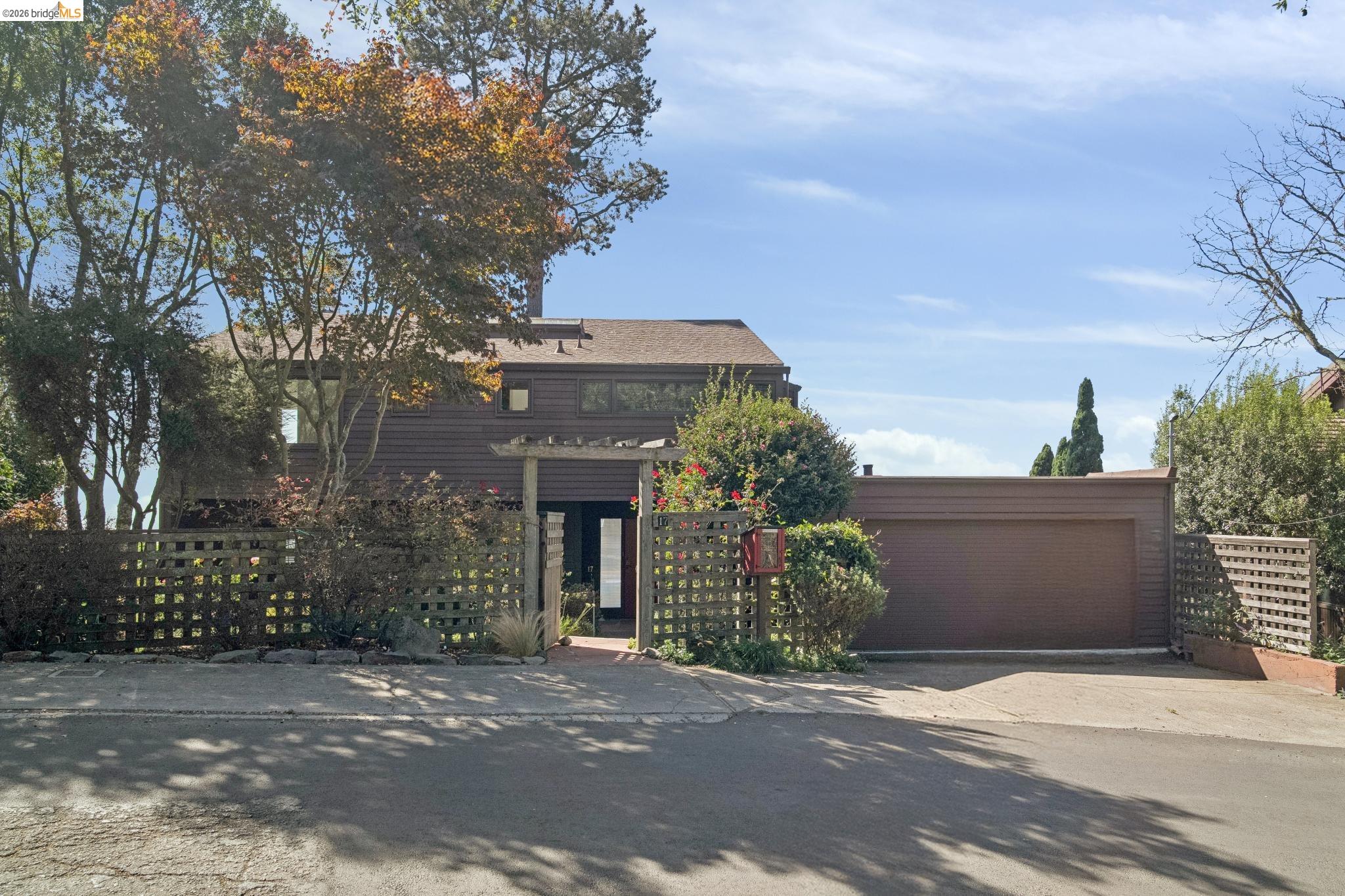 17 Senior Ave