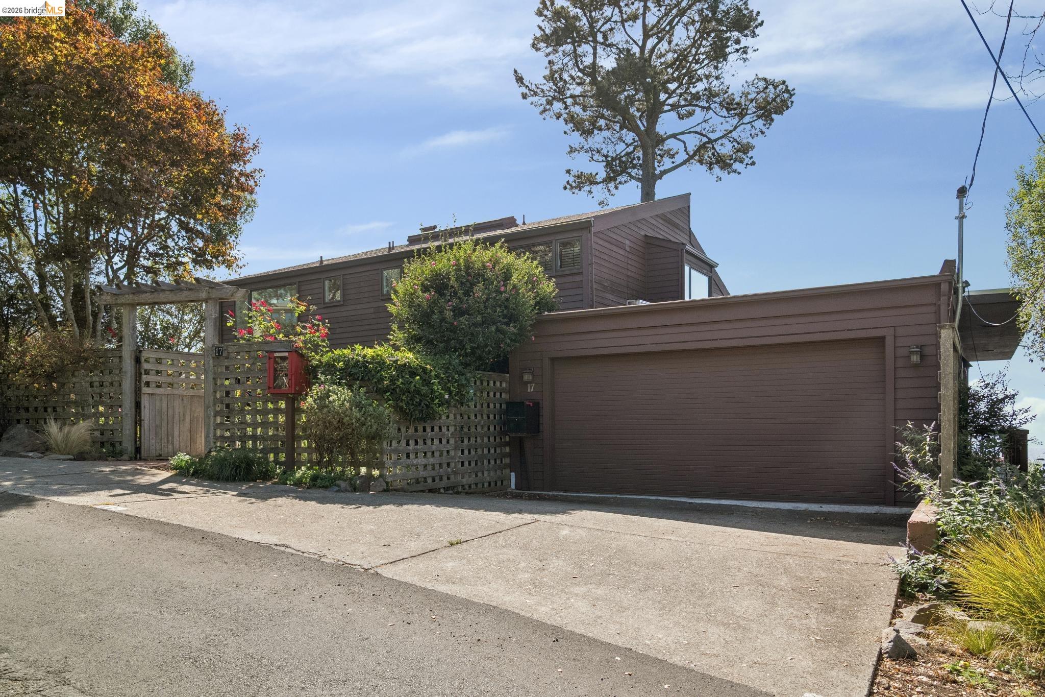 17 Senior Ave