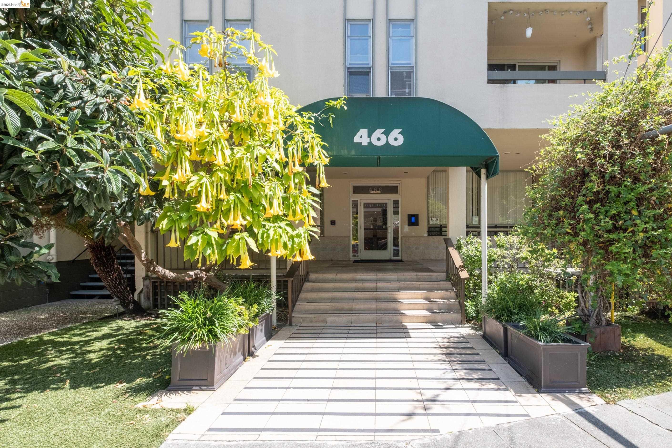 466 Crescent St 307