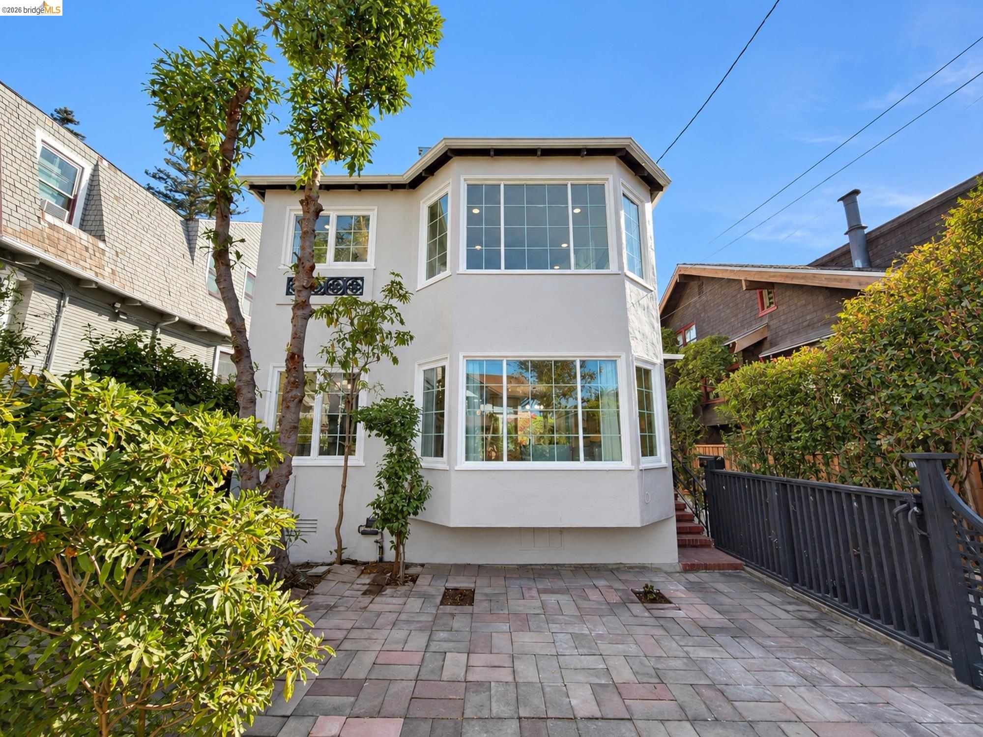2627 College Ave, Berkeley