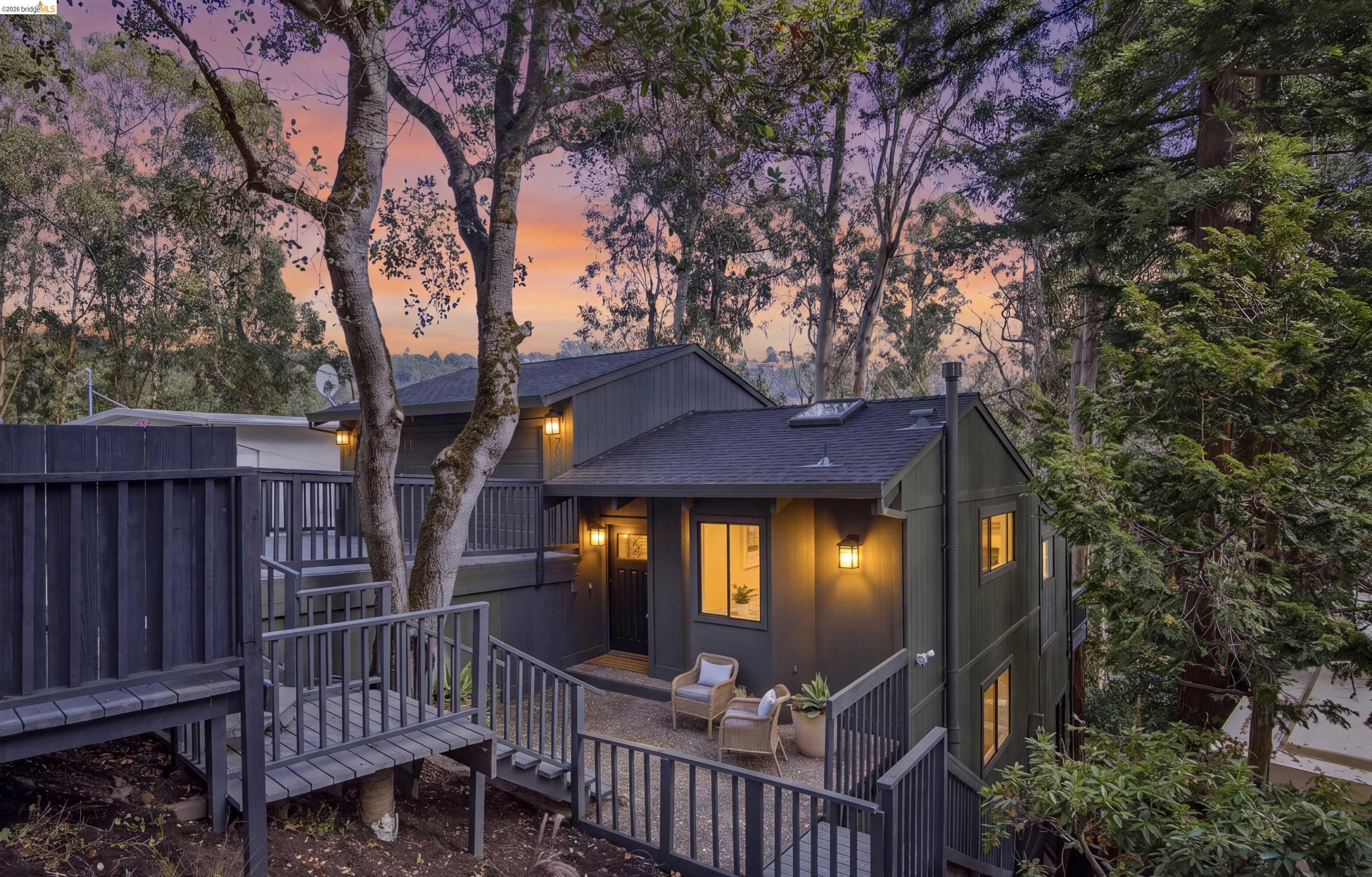 7099 Pinehaven Road, Oakland