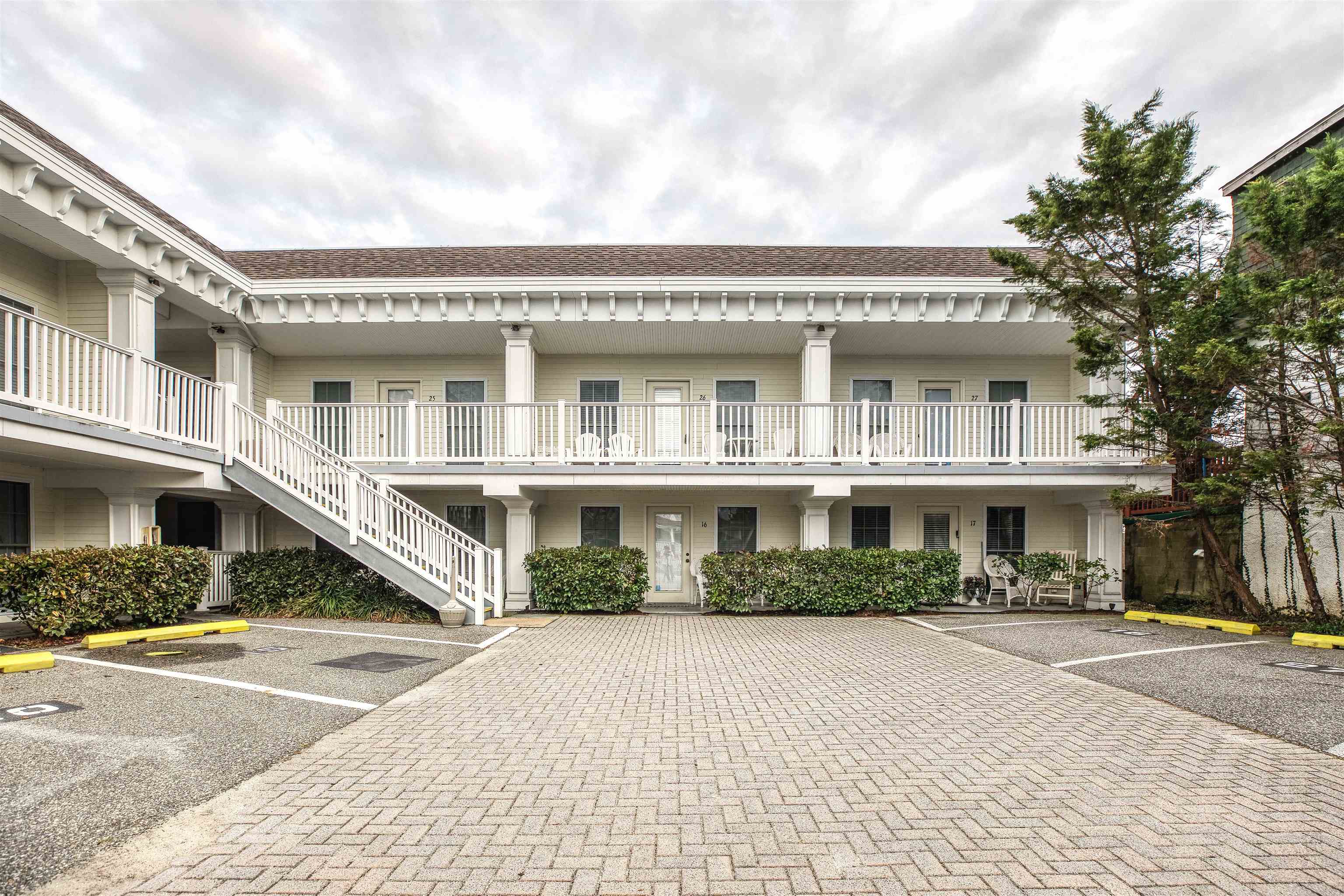 The deSatnick Real Estate Team