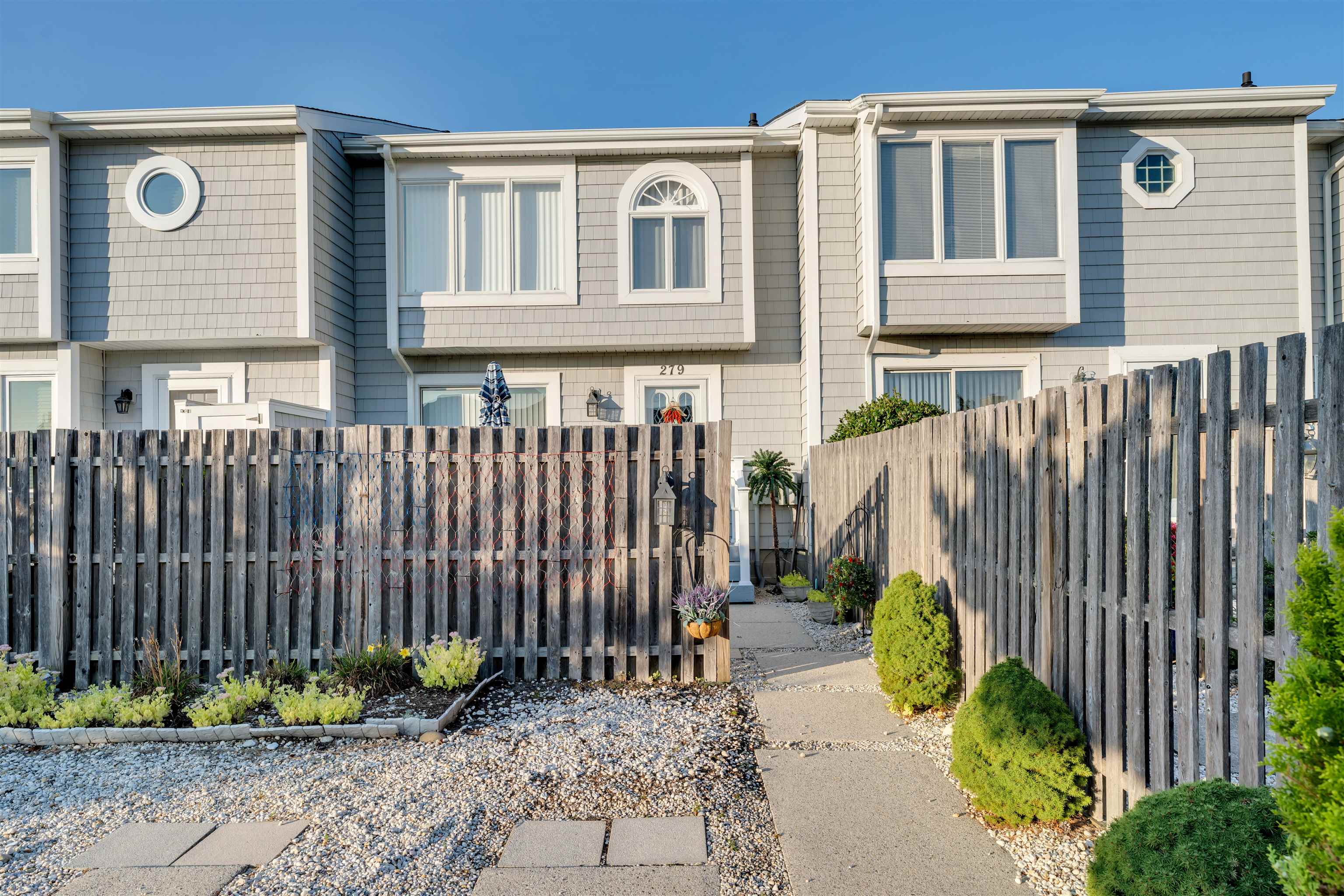 279 13th Street - Picture 2