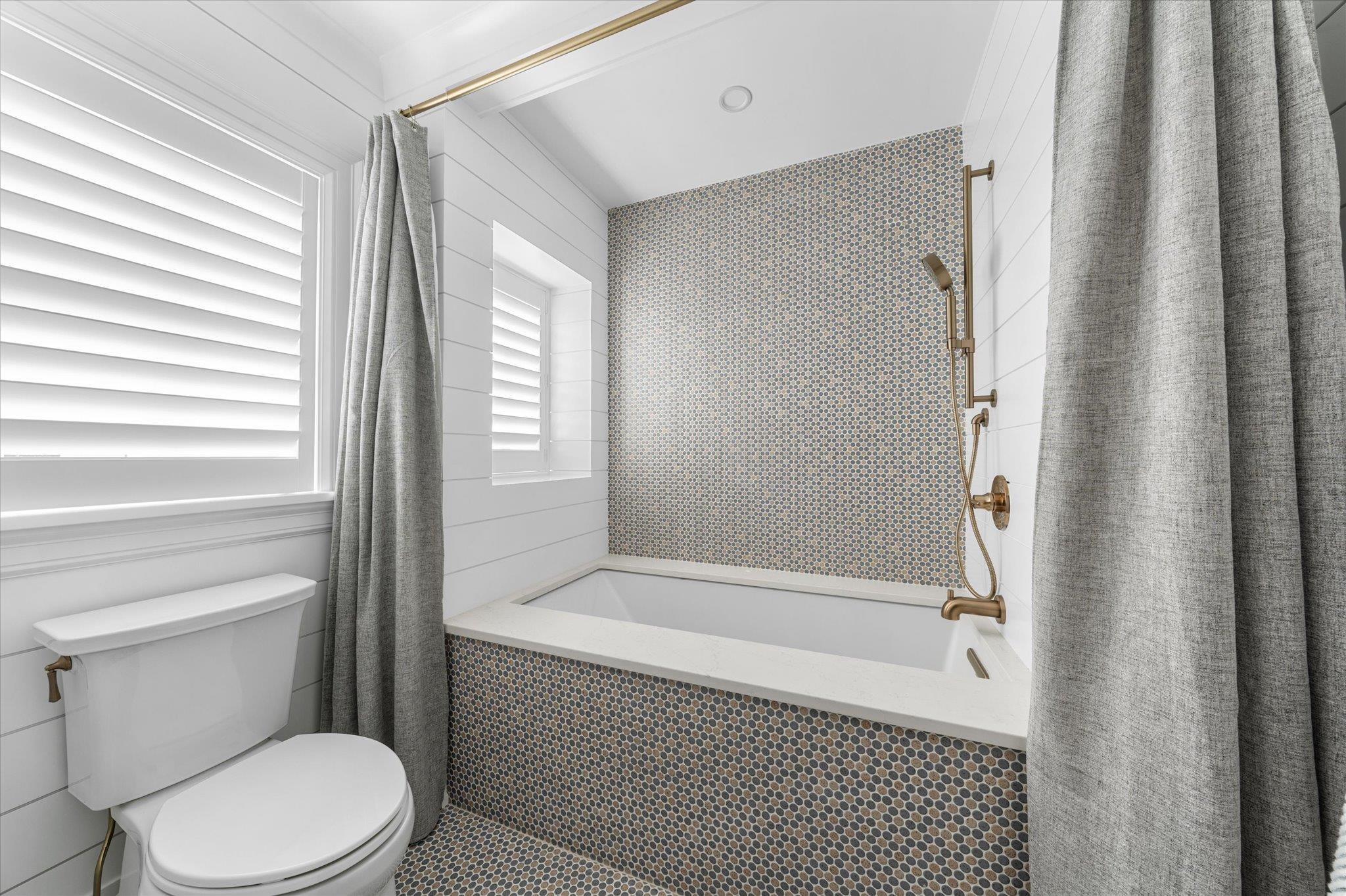 11605 Paradise Drive 