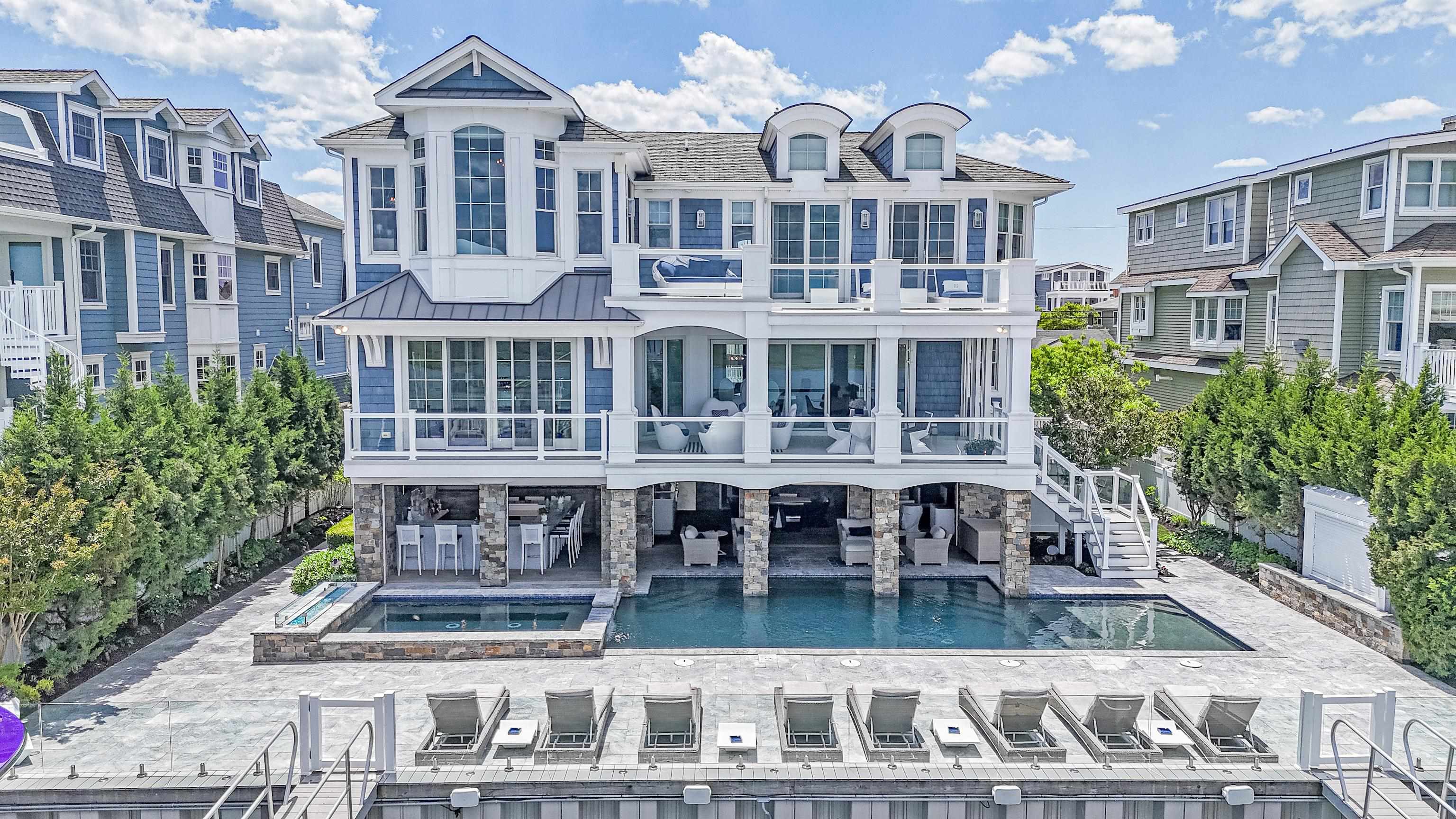 415 20th Street, Avalon