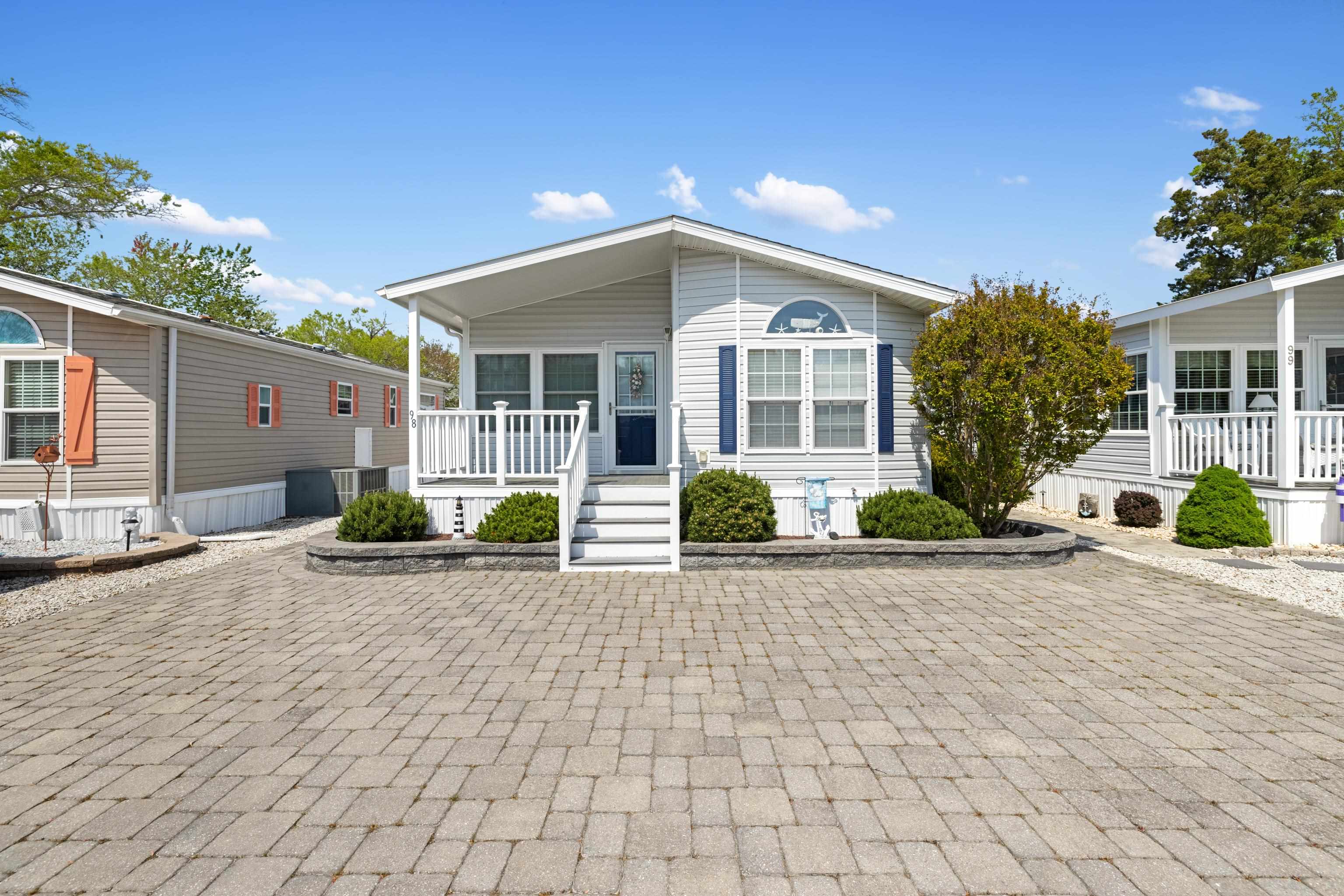 The deSatnick Real Estate Team