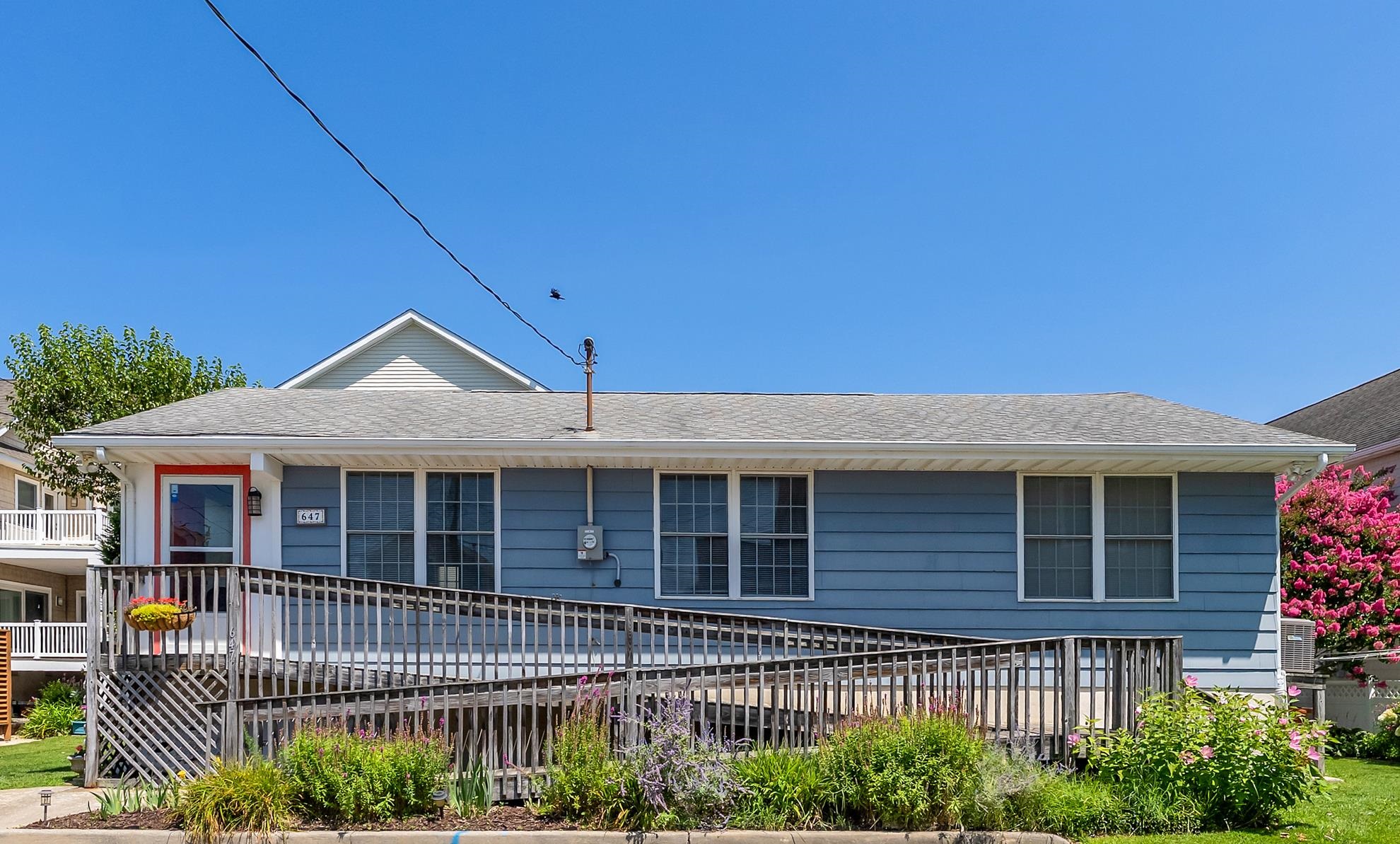 647 Barry Road - Picture 1