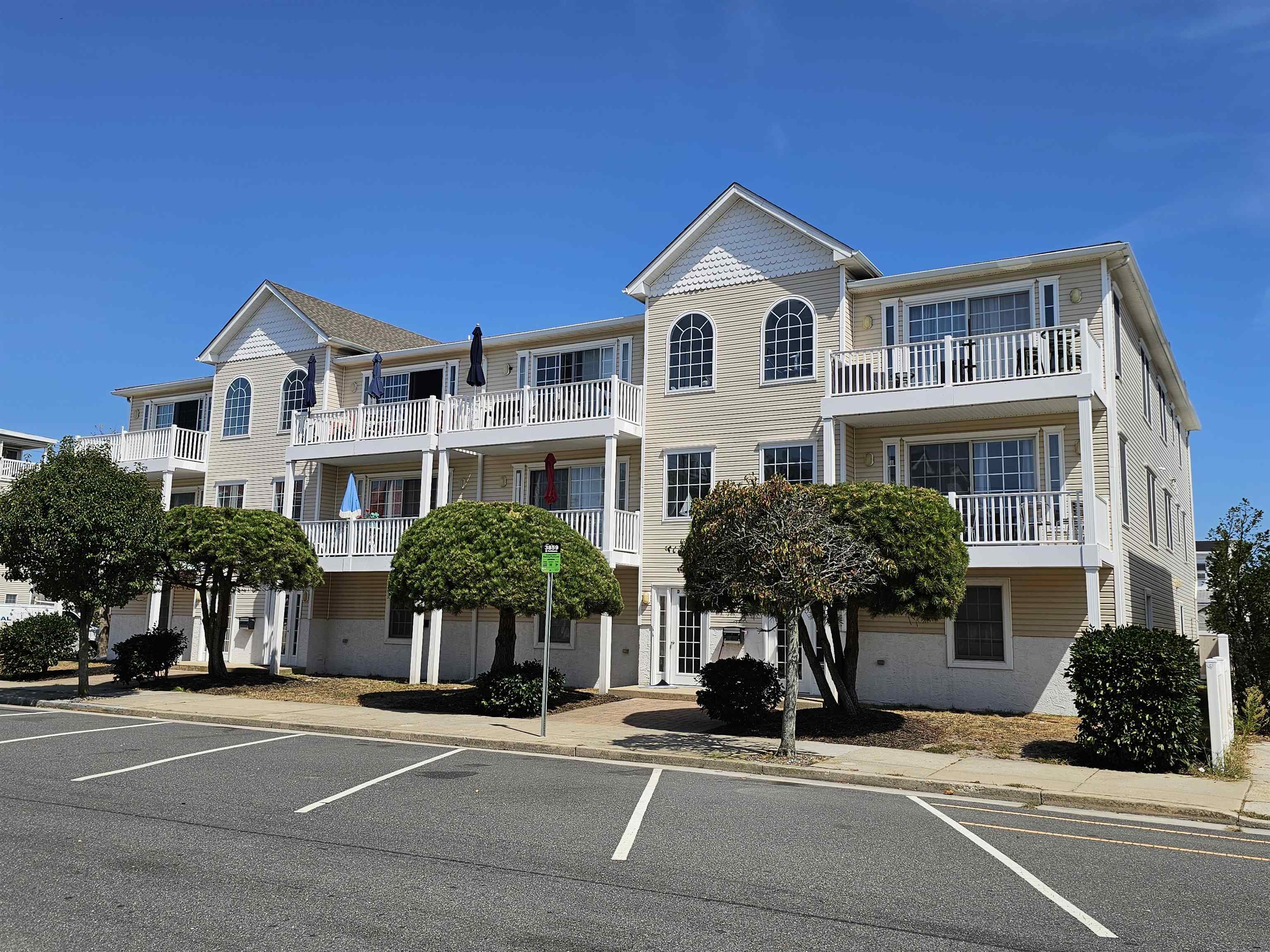 301 E Leaming Avenue