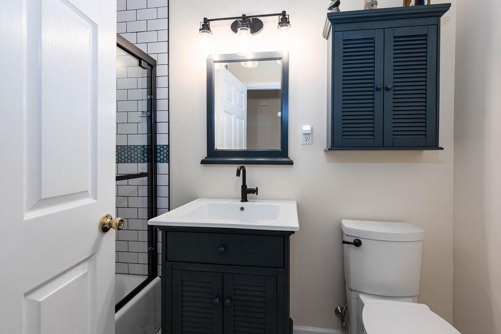 301 E Leaming Avenue