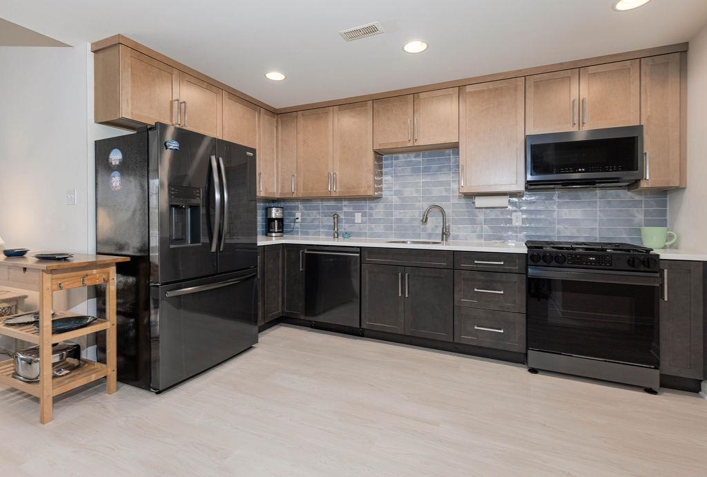 301 E Leaming Avenue