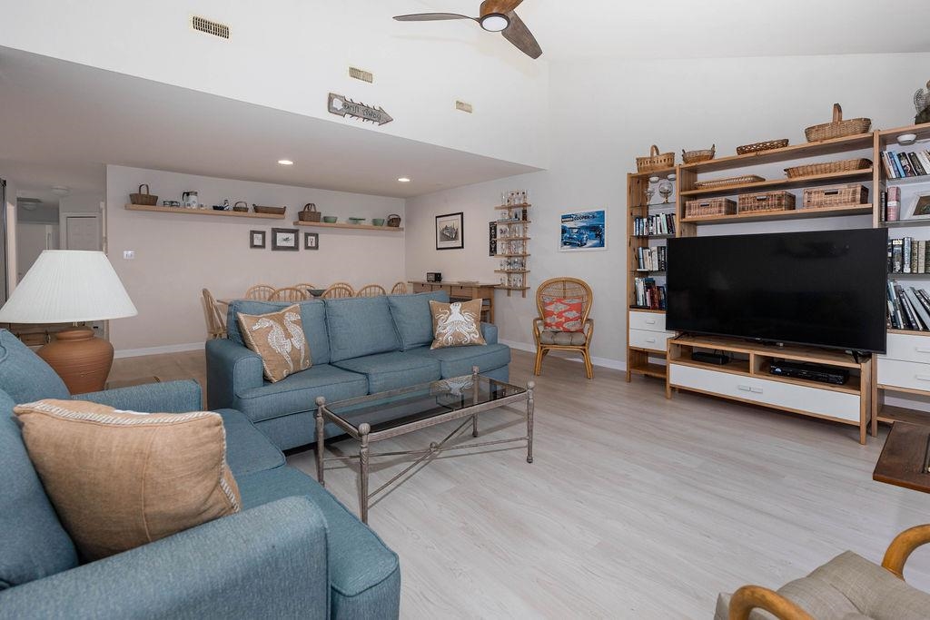 301 E Leaming Avenue