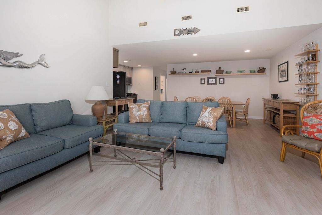 301 E Leaming Avenue