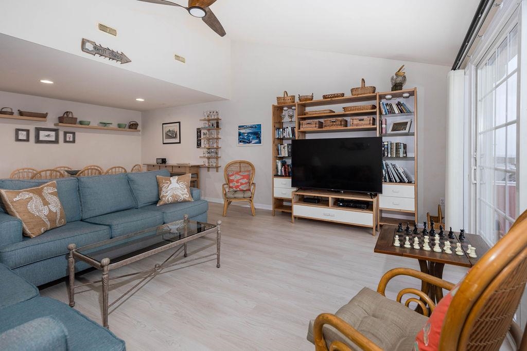 301 E Leaming Avenue