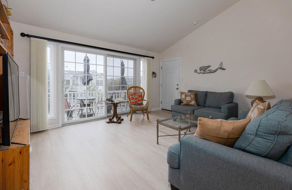 301 E Leaming Avenue