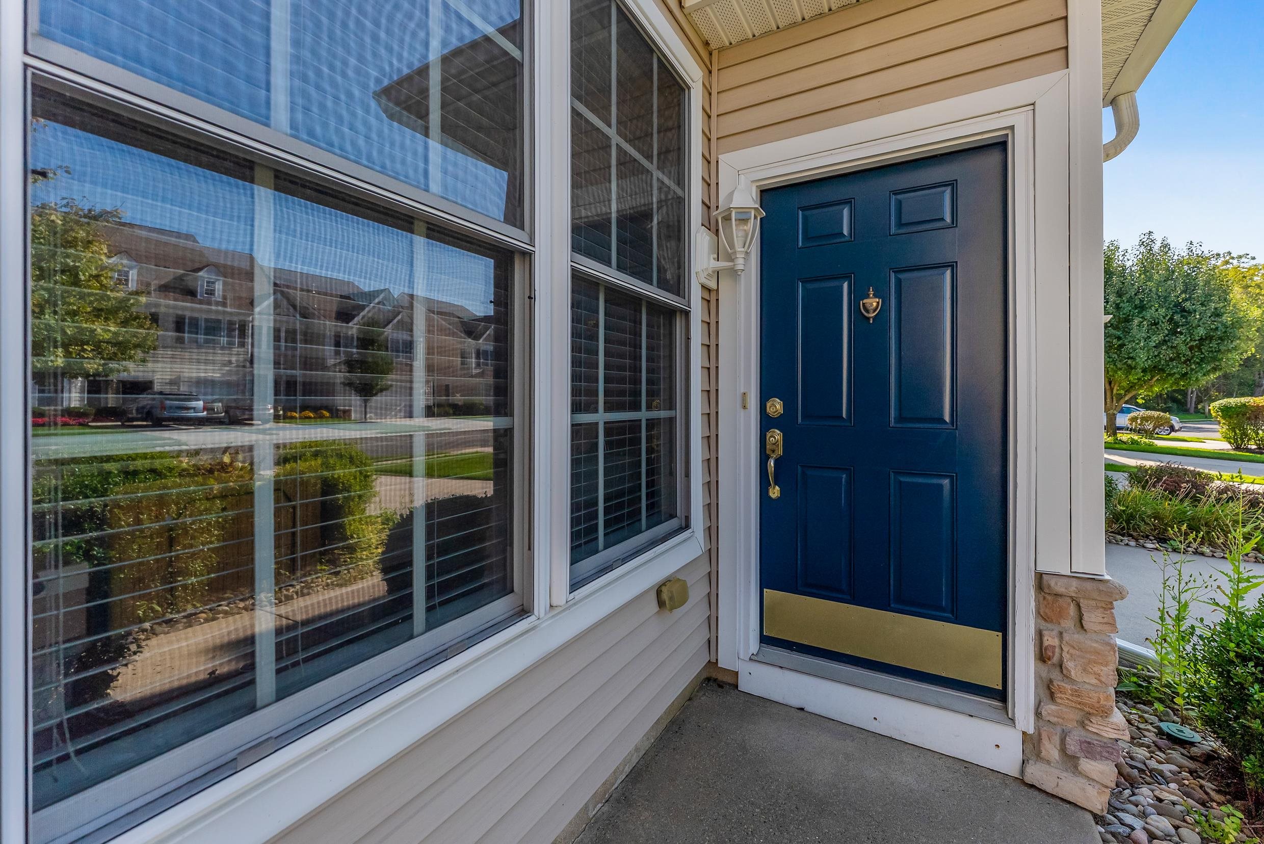 506 W Hampton Court - Picture 2