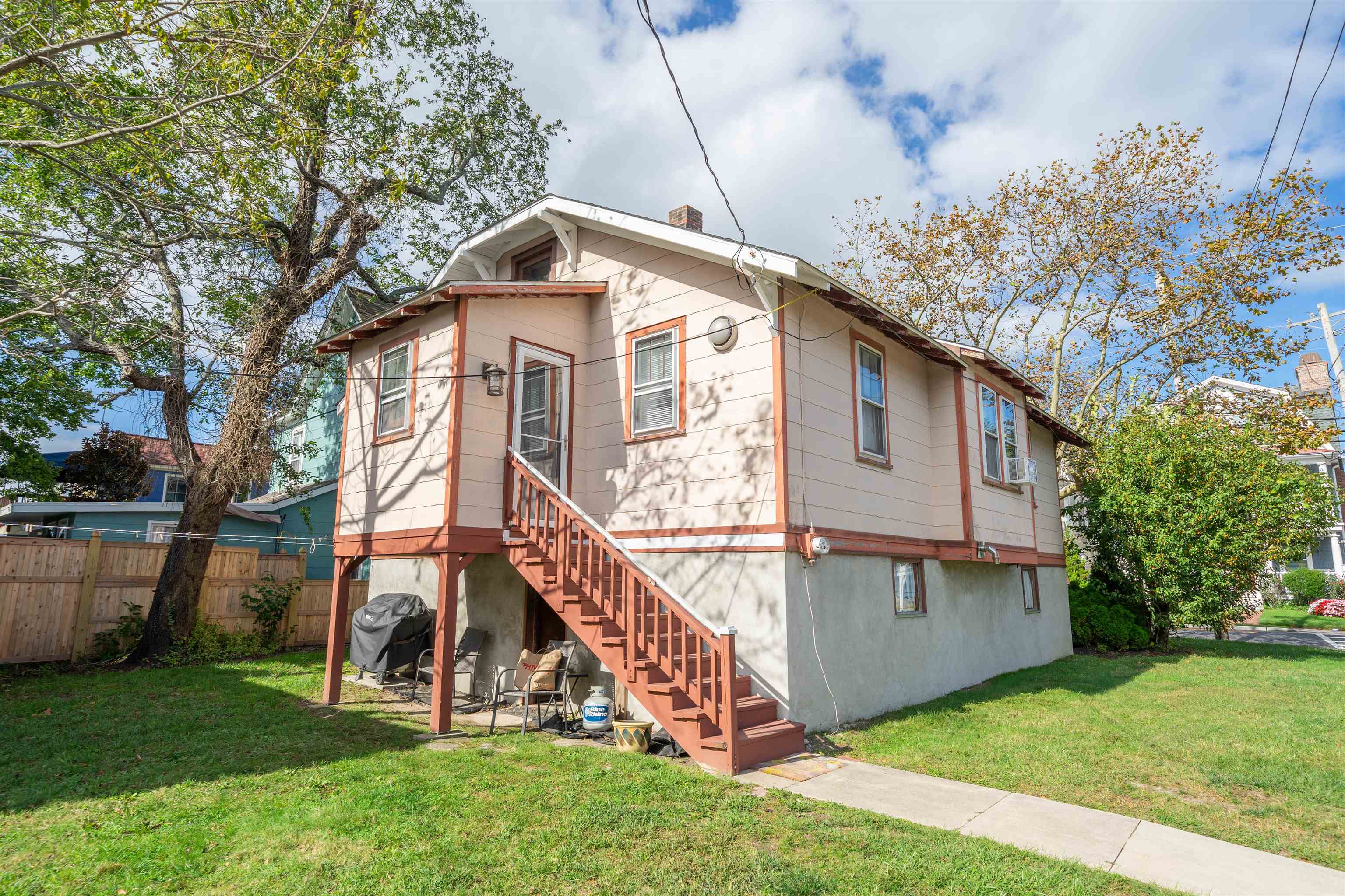 1252 Lafayette Street 