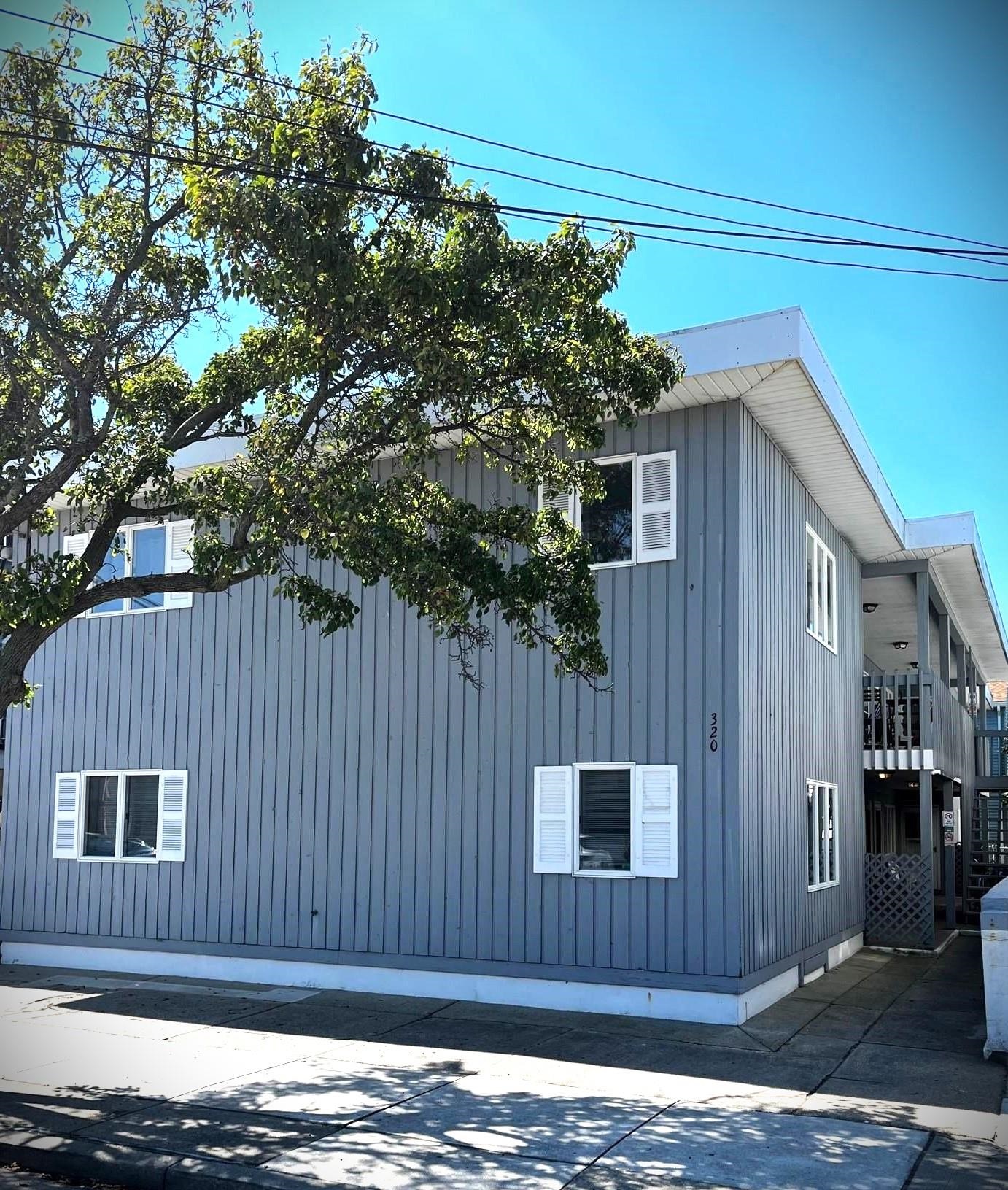  320 E Baker Avenue - Wildwood