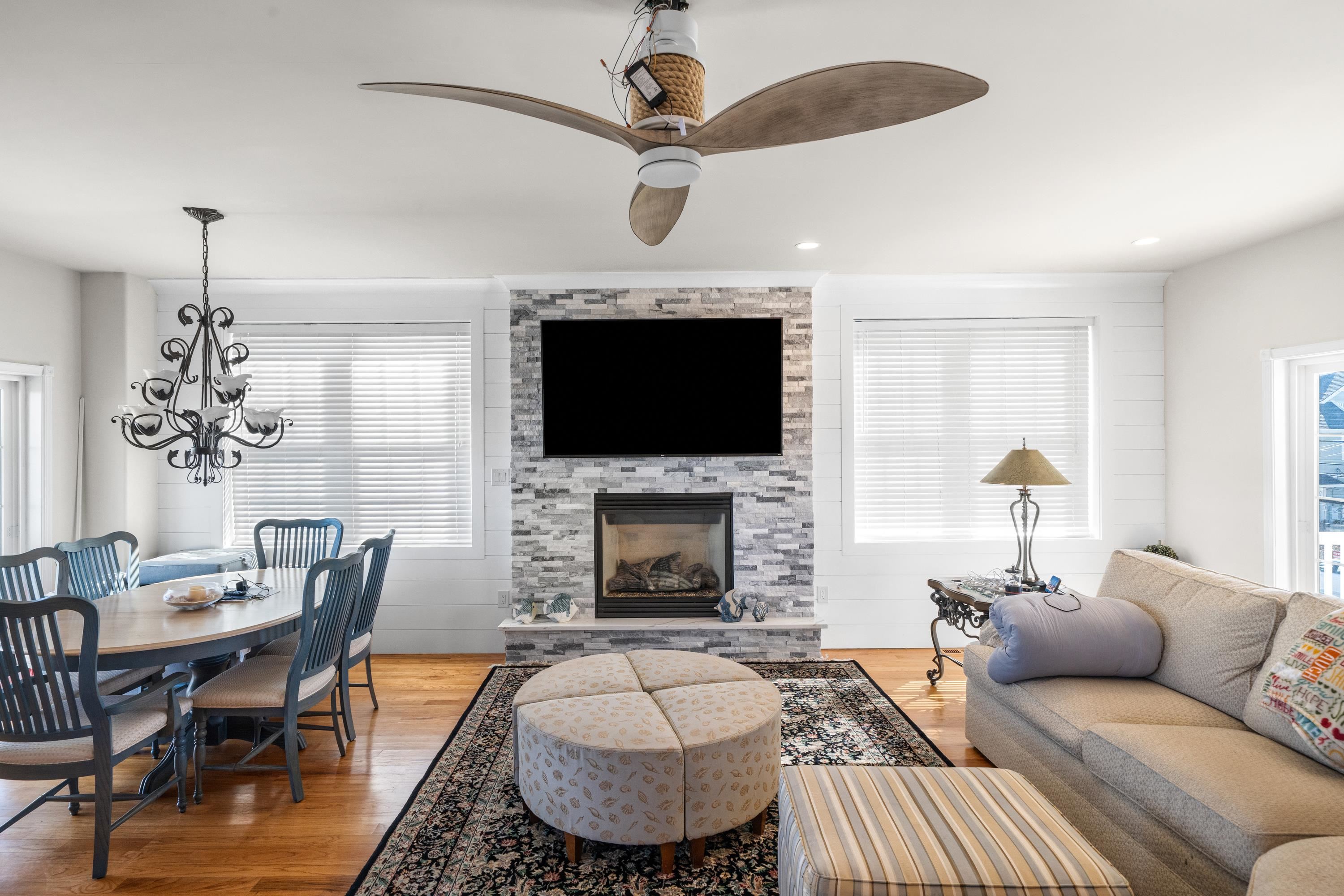 448 Avalon Boulevard - Picture 2