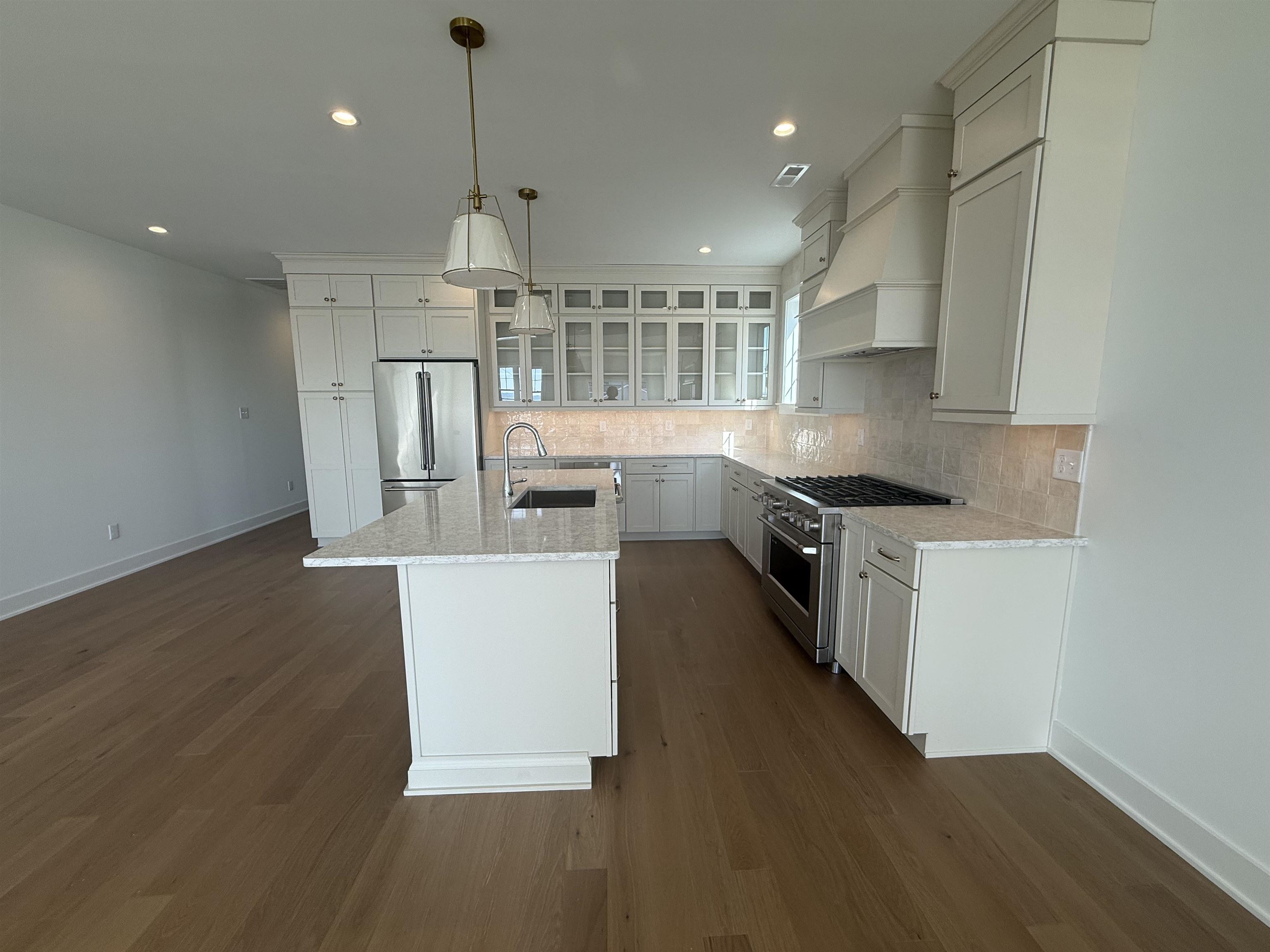 647 W Spruce Avenue - Picture 2