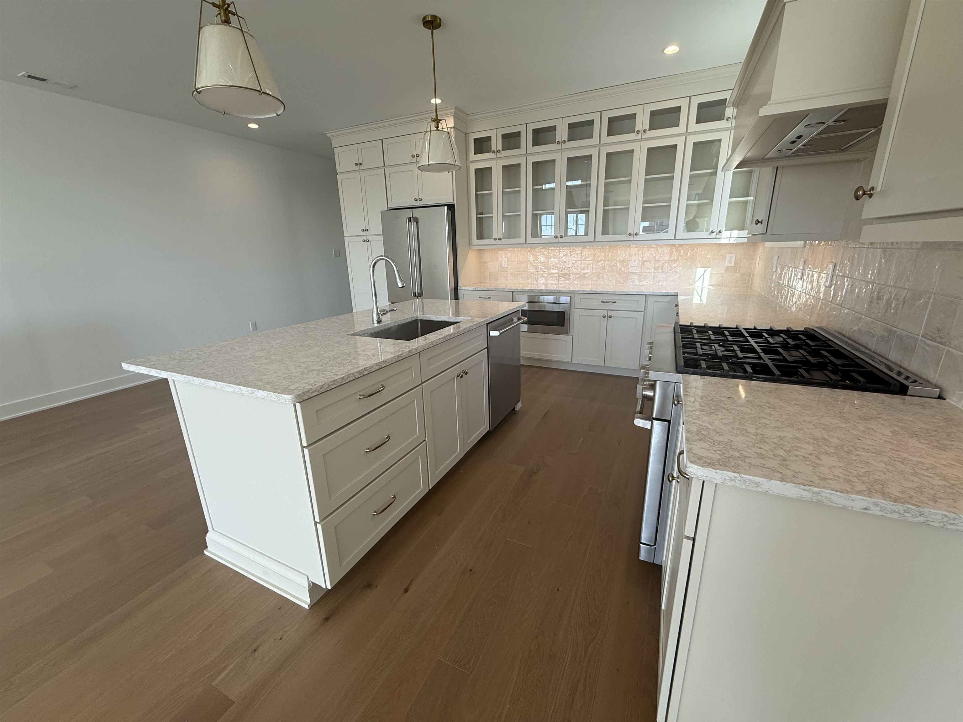 647 W Spruce Avenue - Picture 3
