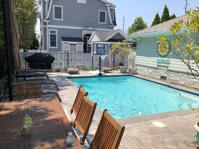 8600 Second Avenue