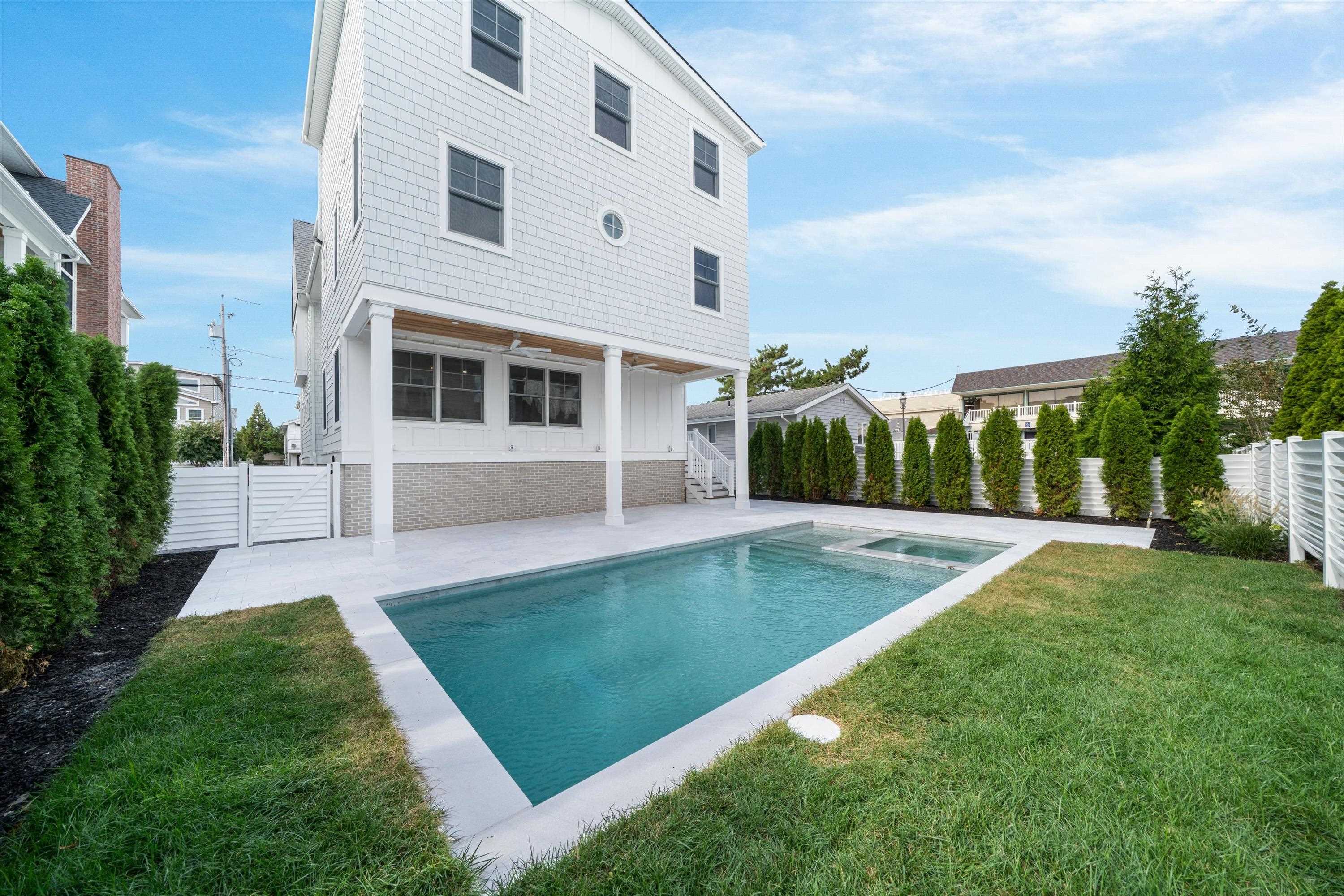 179 32nd Street - Picture 2