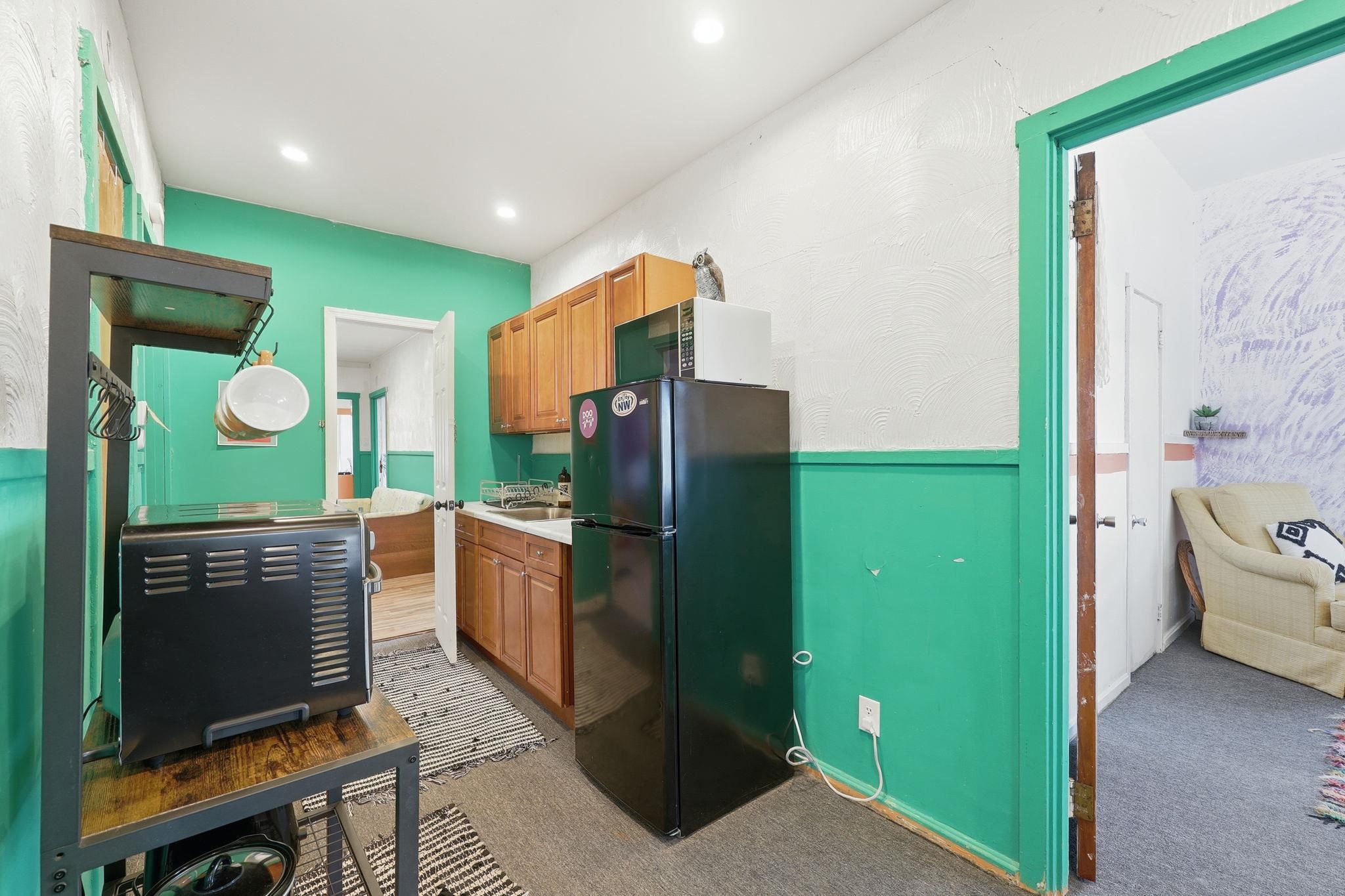 128 W Roberts Avenue