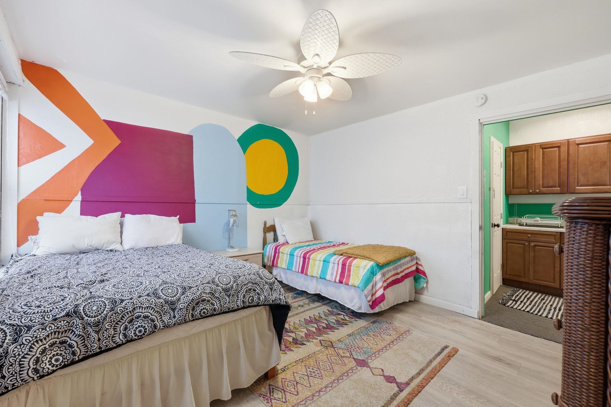 128 W Roberts Avenue